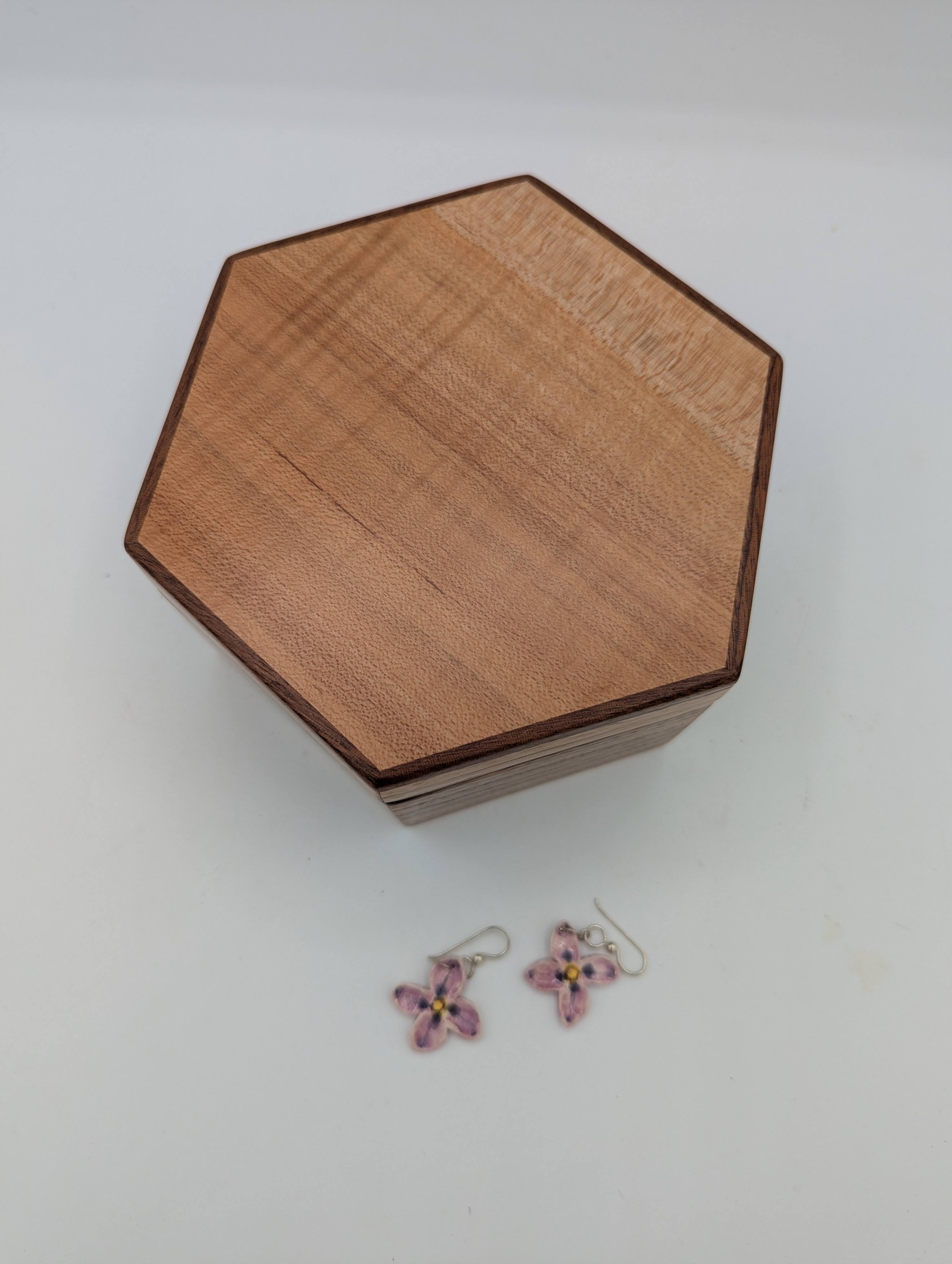 Maple Continuous Wood Grain Box