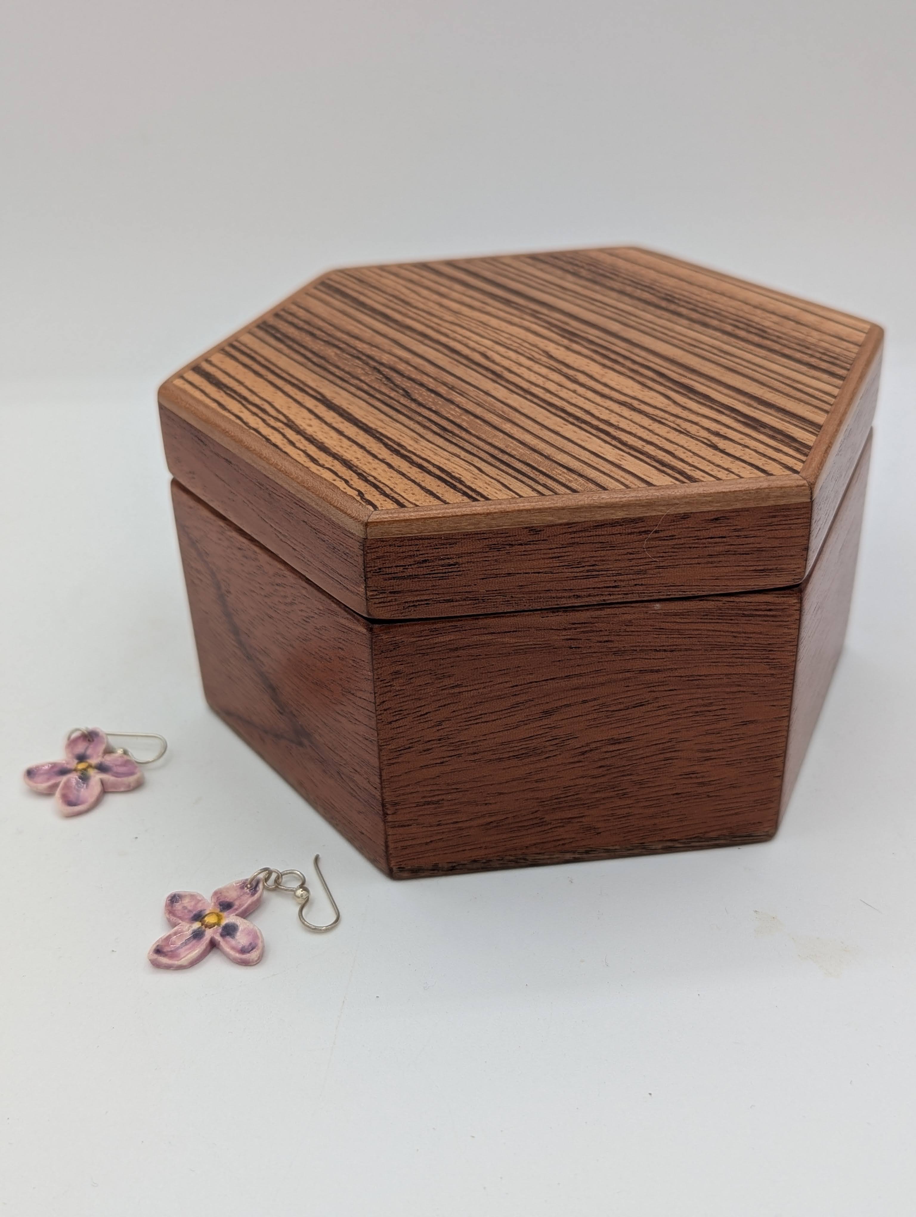 Australian Lace Wood Continuous Wood Grain Box