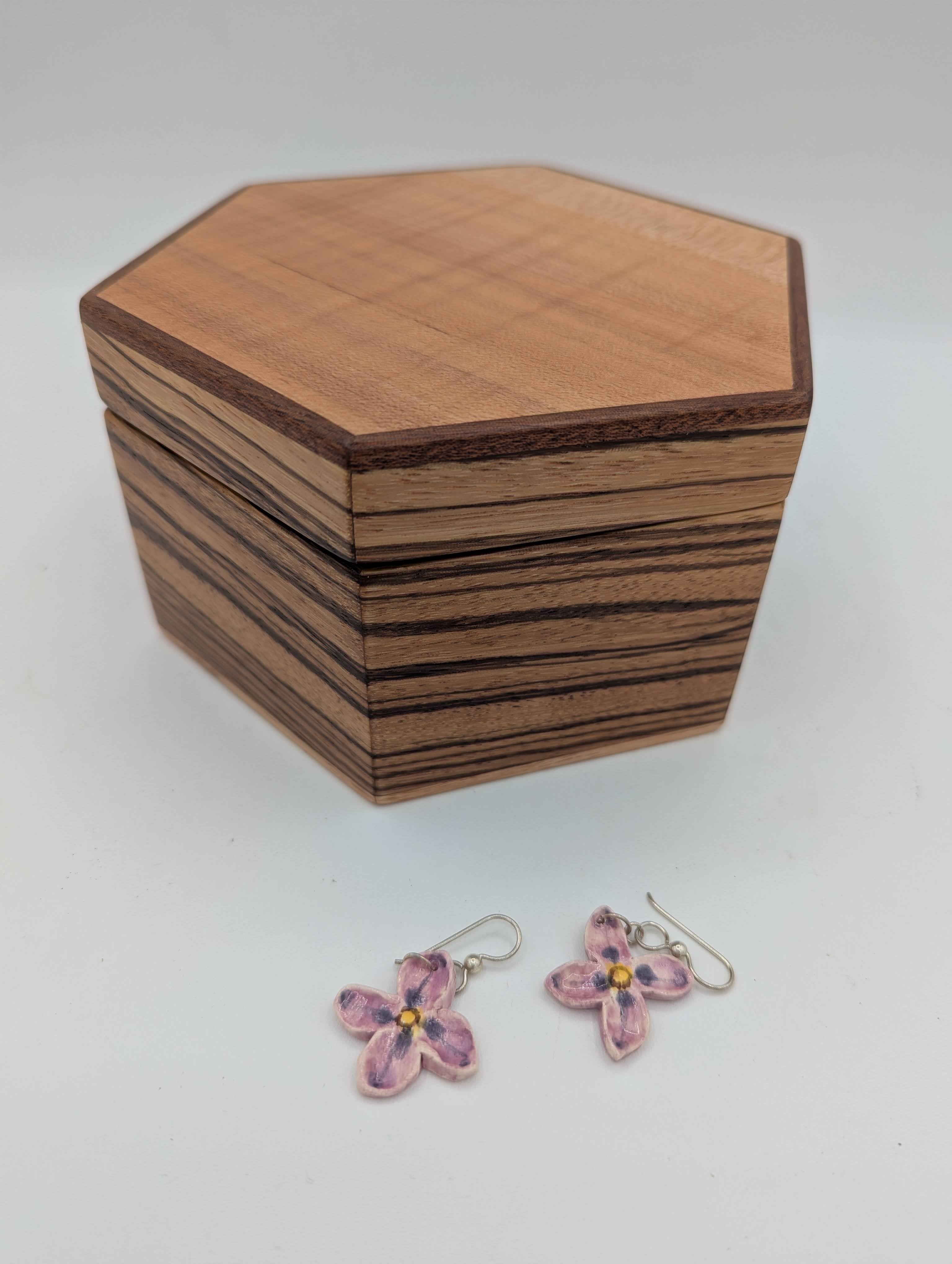 Maple Continuous Wood Grain Box