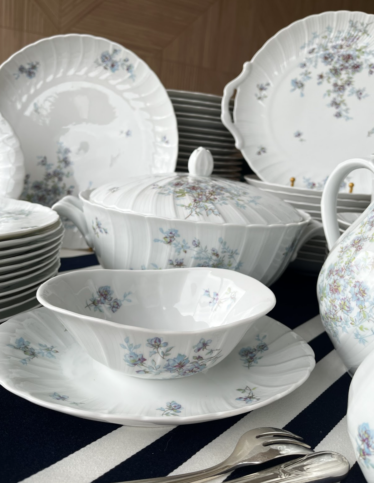 Сервиз Bernardaud Gabrielle Limoges – Bernardaud Gabrielle Limoges porcelain dinner service – Service de table Bernardaud Gabrielle Limoges