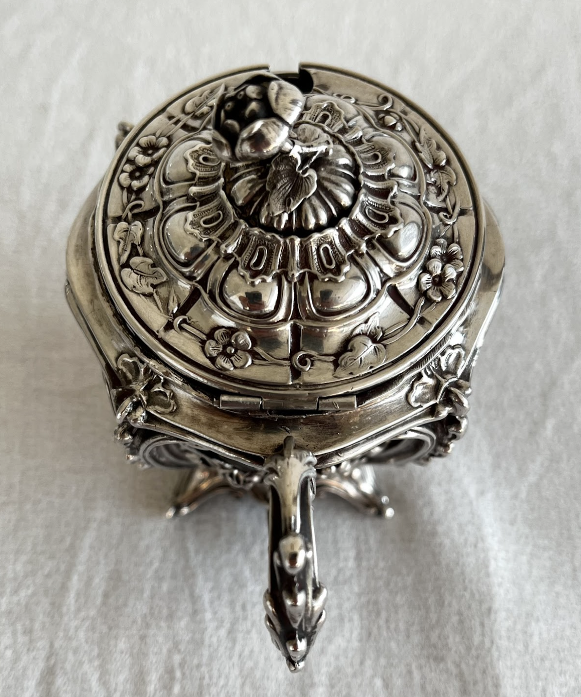 Горчичница из серебра XIX века – Antique French silver mustard pot – Moutardier en argent XIXe siècle