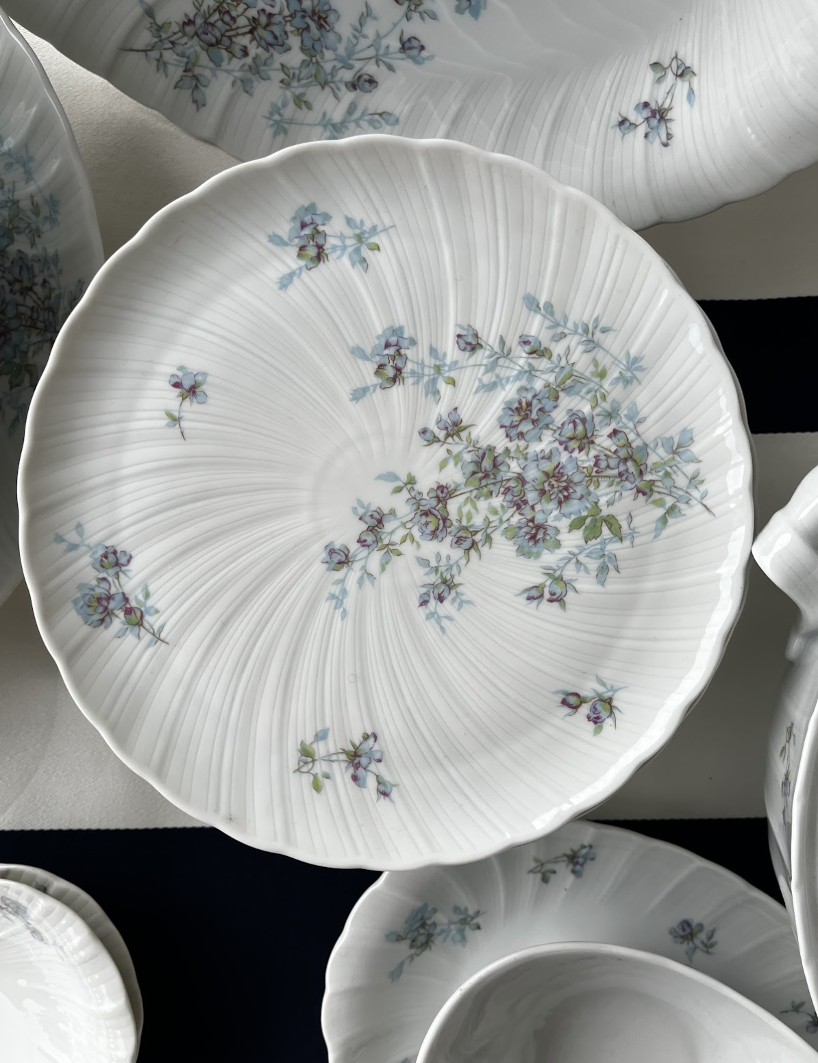 Сервиз Bernardaud Gabrielle Limoges – Bernardaud Gabrielle Limoges porcelain dinner service – Service de table Bernardaud Gabrielle Limoges