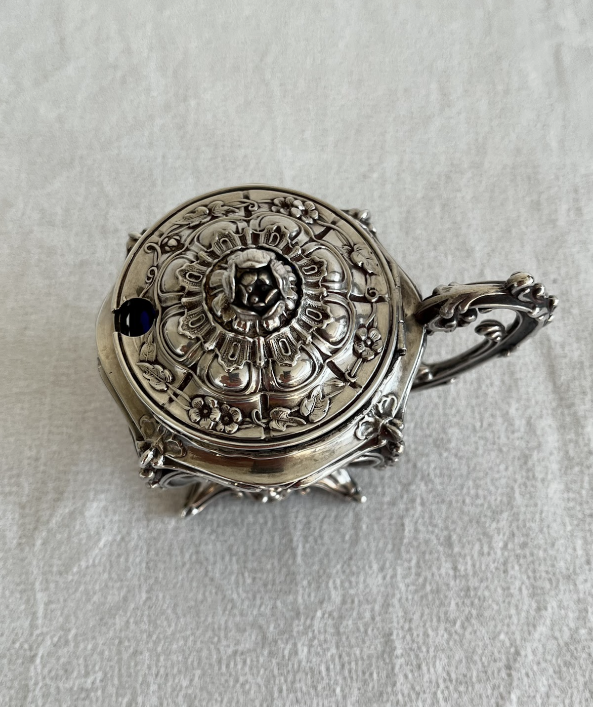 Горчичница из серебра XIX века – Antique French silver mustard pot – Moutardier en argent XIXe siècle
