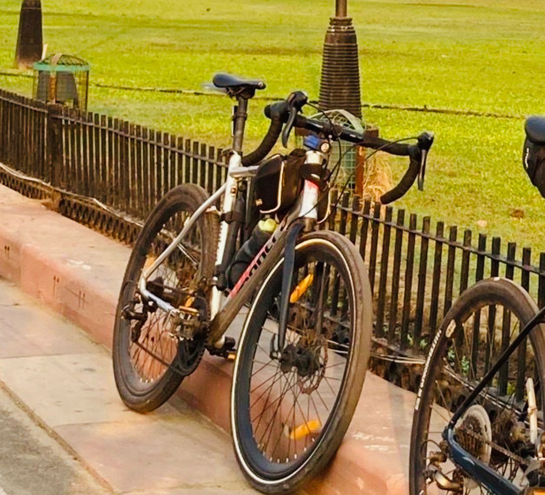Montra Helicon X – Upgraded Tourney Hybrid Bike (Size M) |