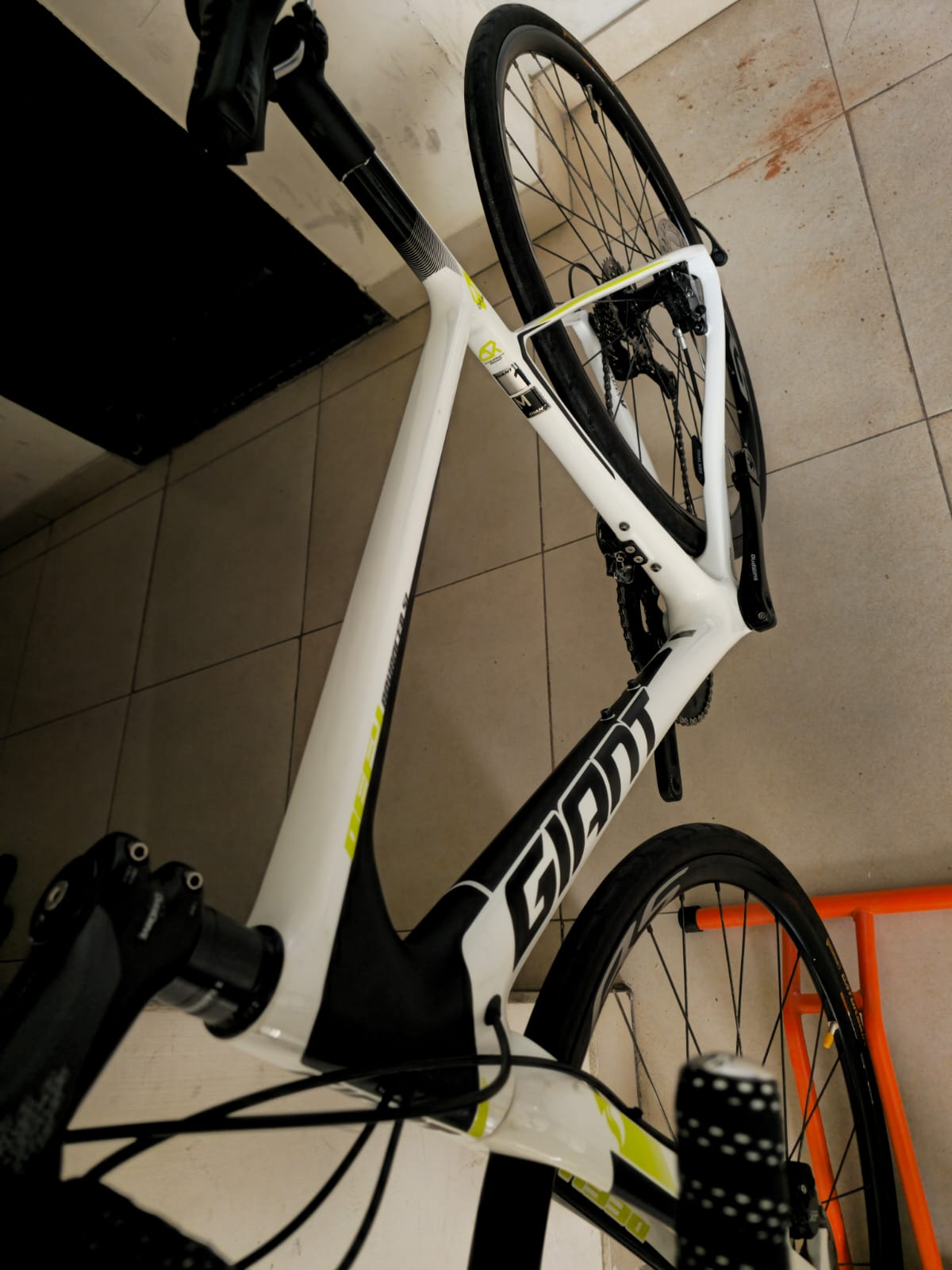 Giant Defy Advanced Carbon Road Bike (SIZE-M)
