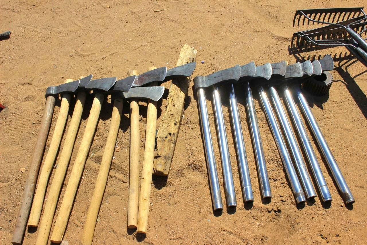 Garden Hoe with Wooden Handle