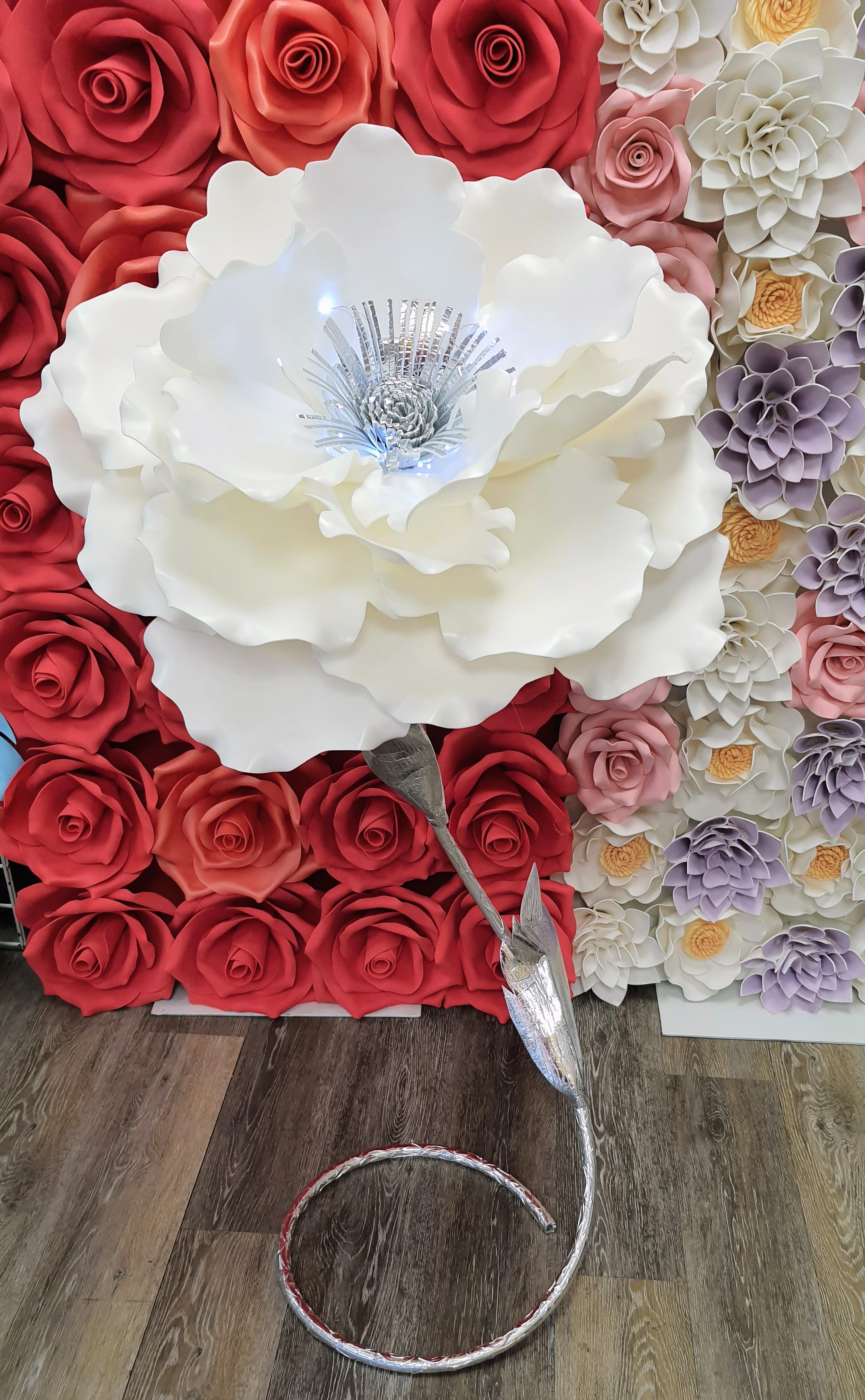 Workshop.Beautiful Christmas light up flower decor.