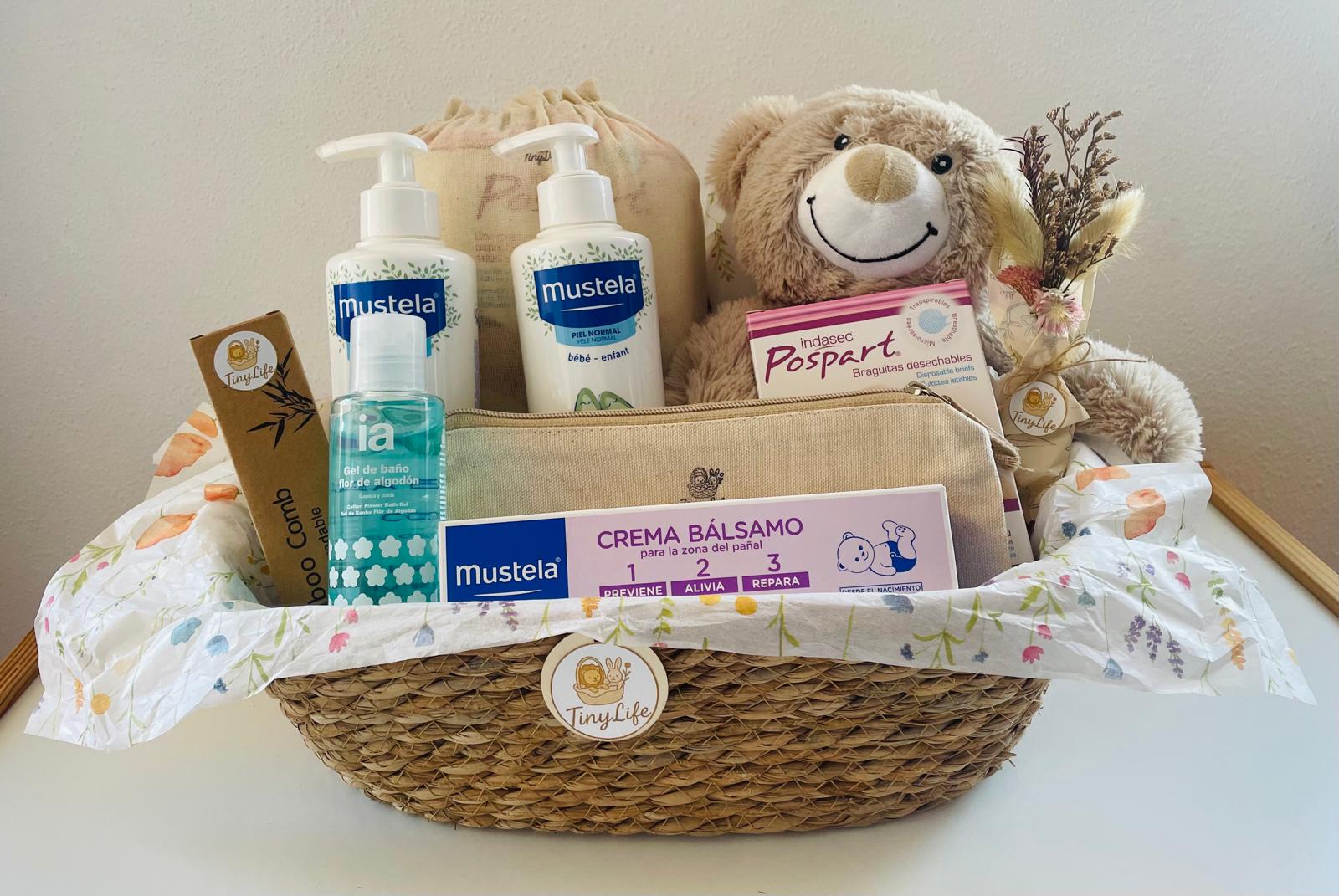 Cesta bebé y mamá sencilla