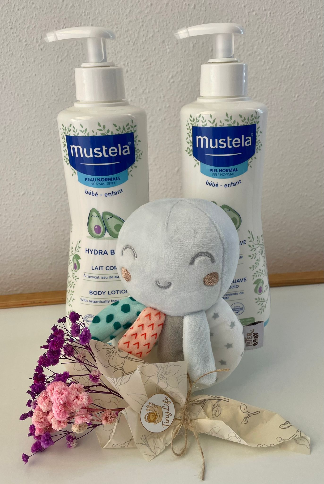 Cesta bebé con cosmética básica