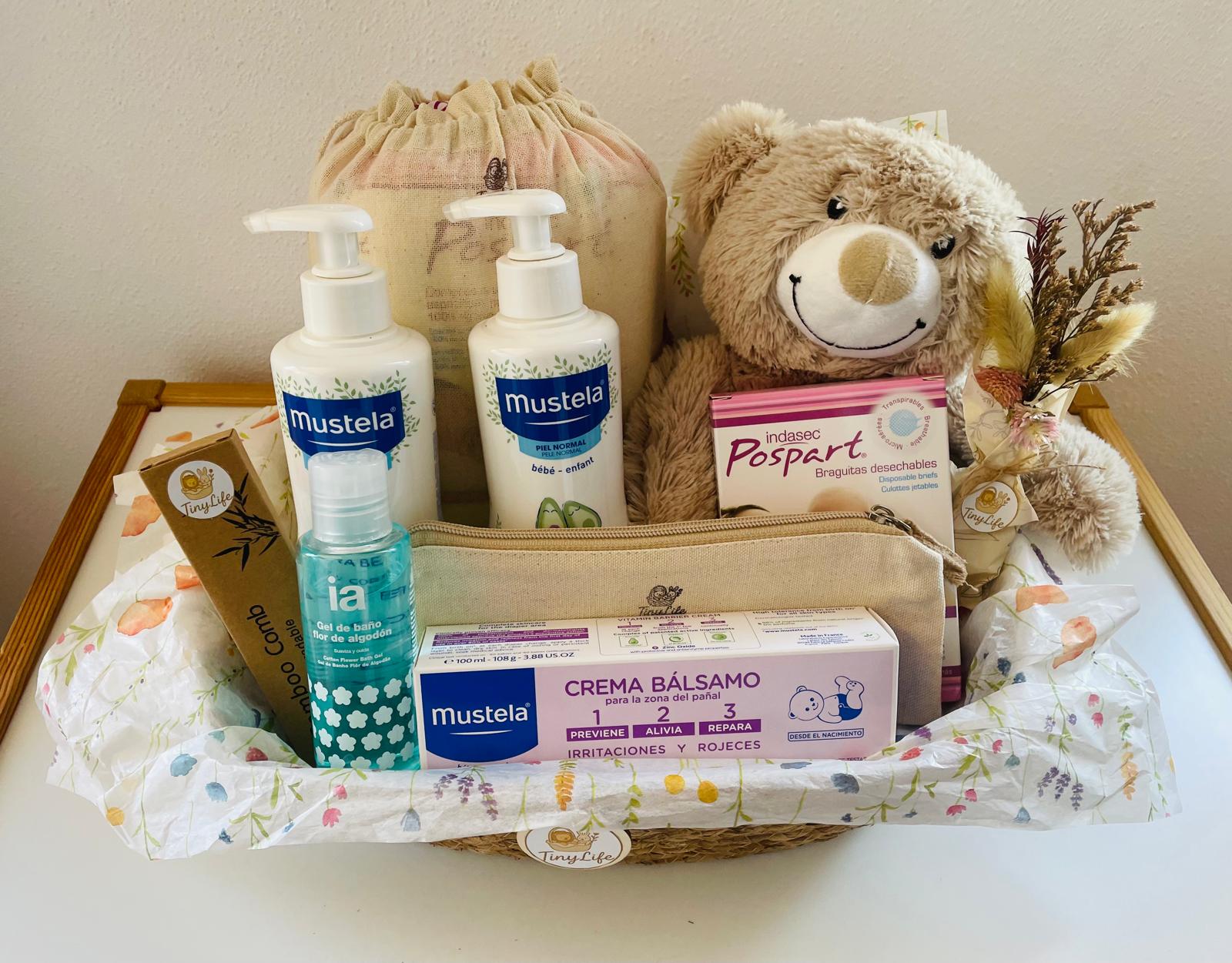 Cesta bebé y mamá sencilla