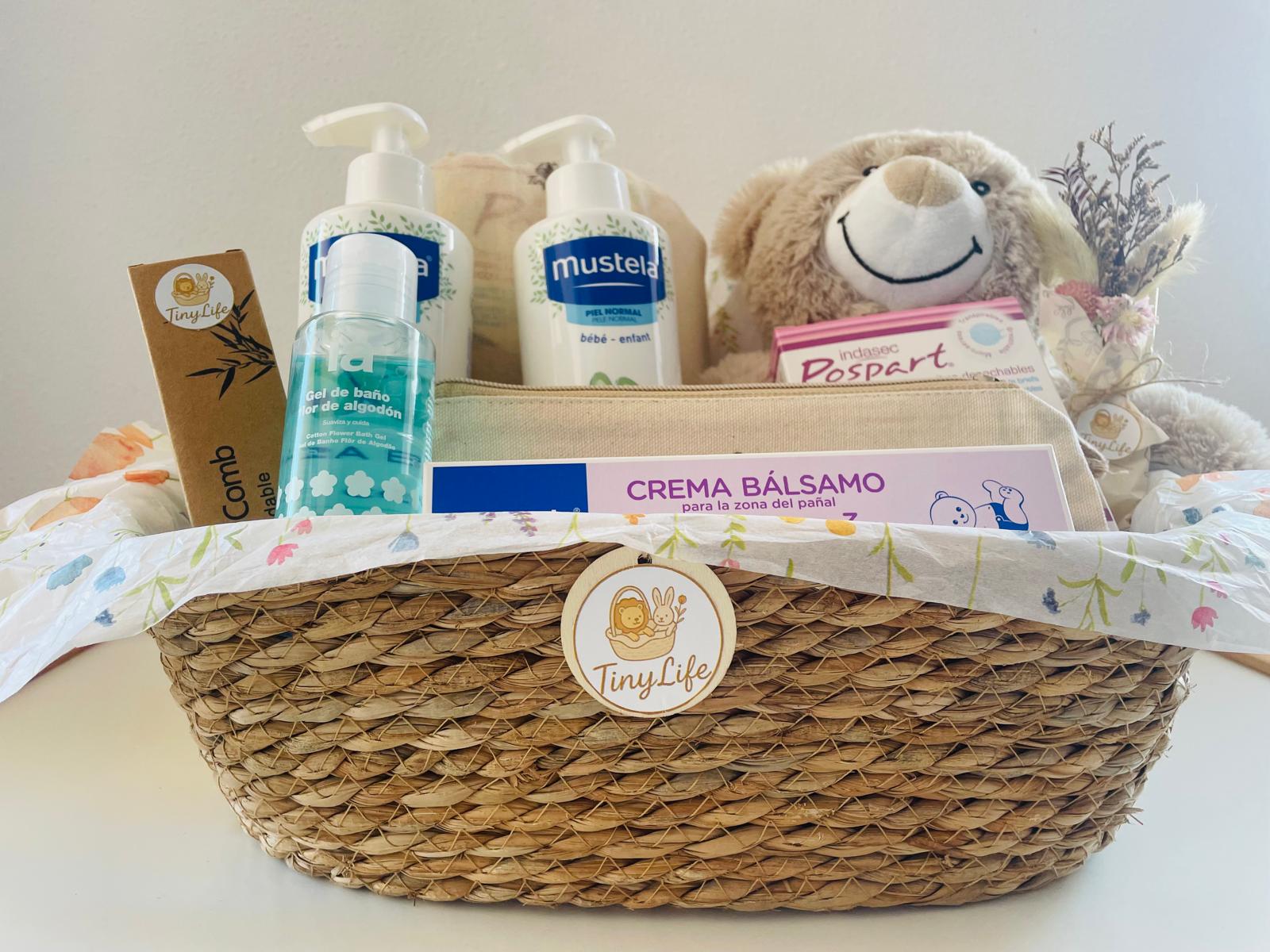 Cesta bebé y mamá sencilla