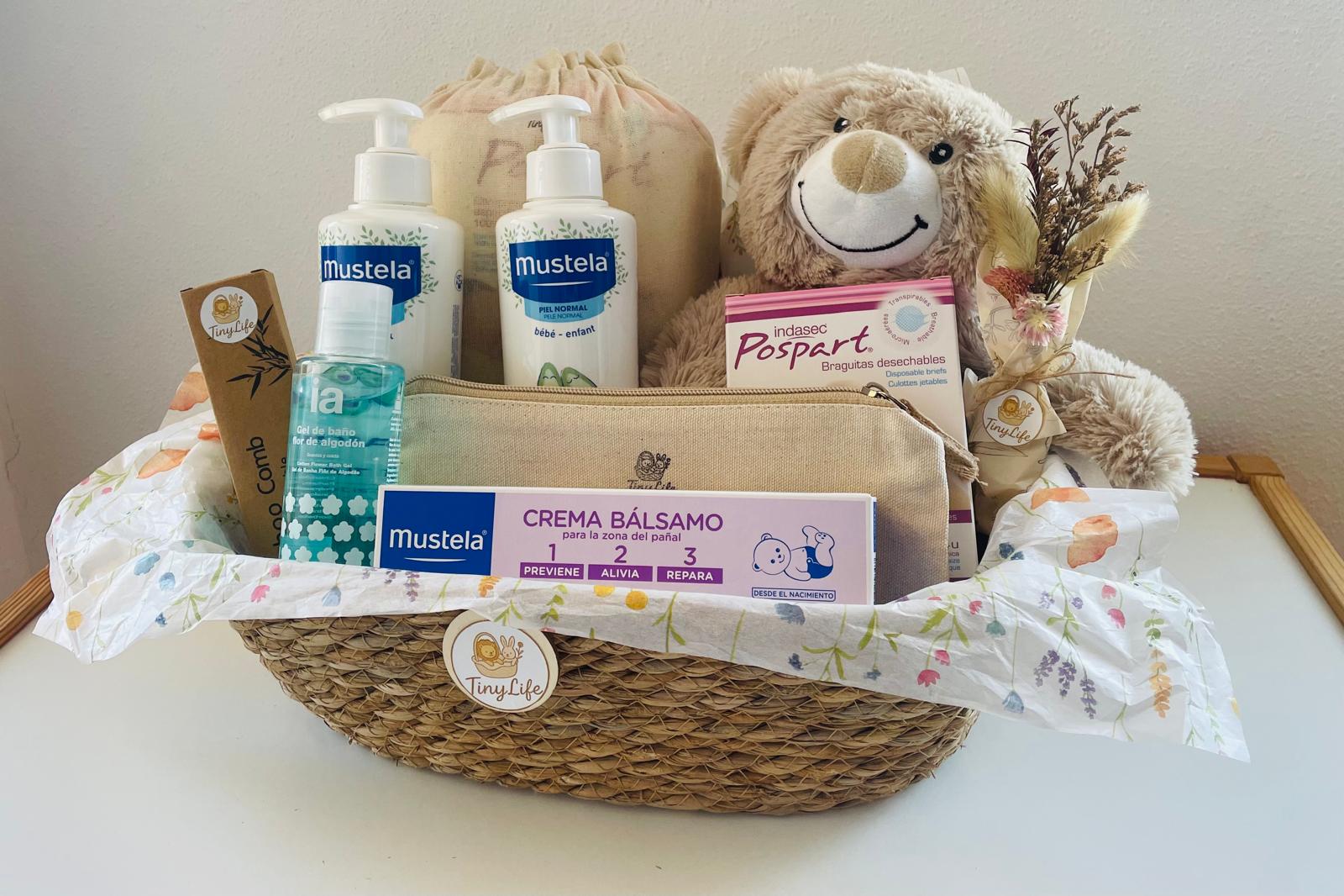 Cesta bebé y mamá sencilla