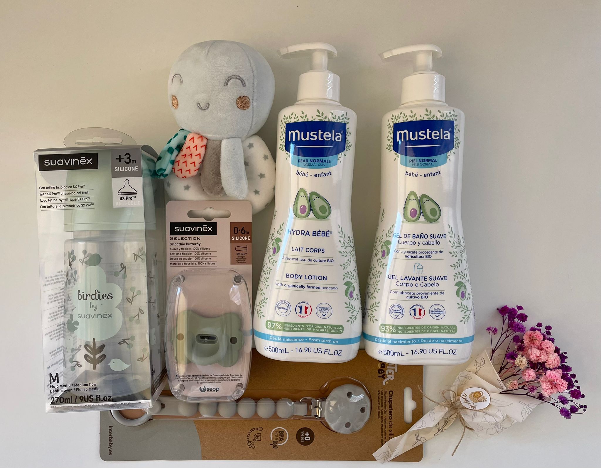 Cesta bebé con cosmética básica