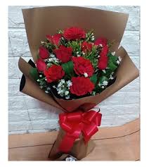 Elegant bouquet with red roses