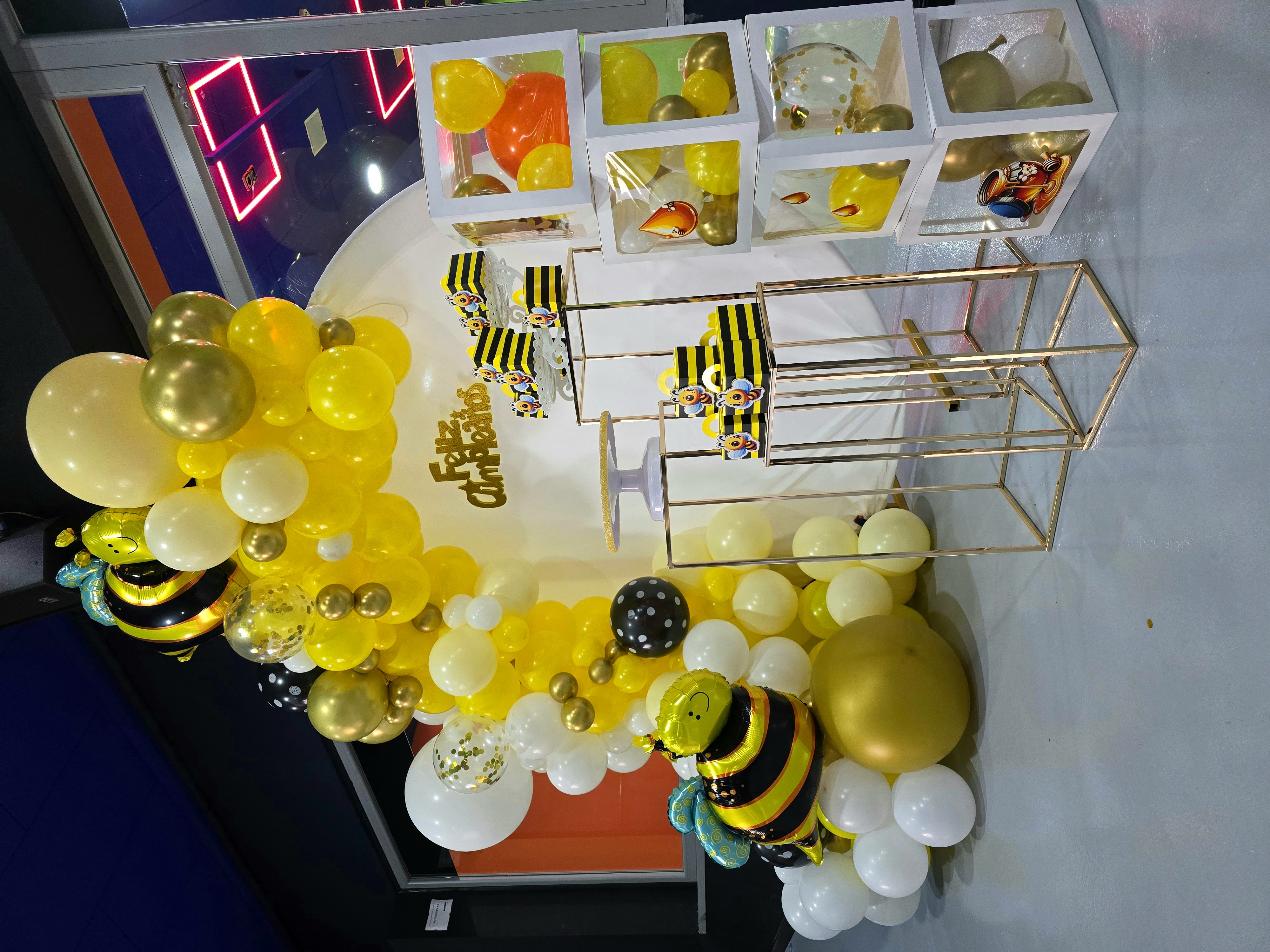 Set Bee Party — Photocall abejitas amarillo & dorado