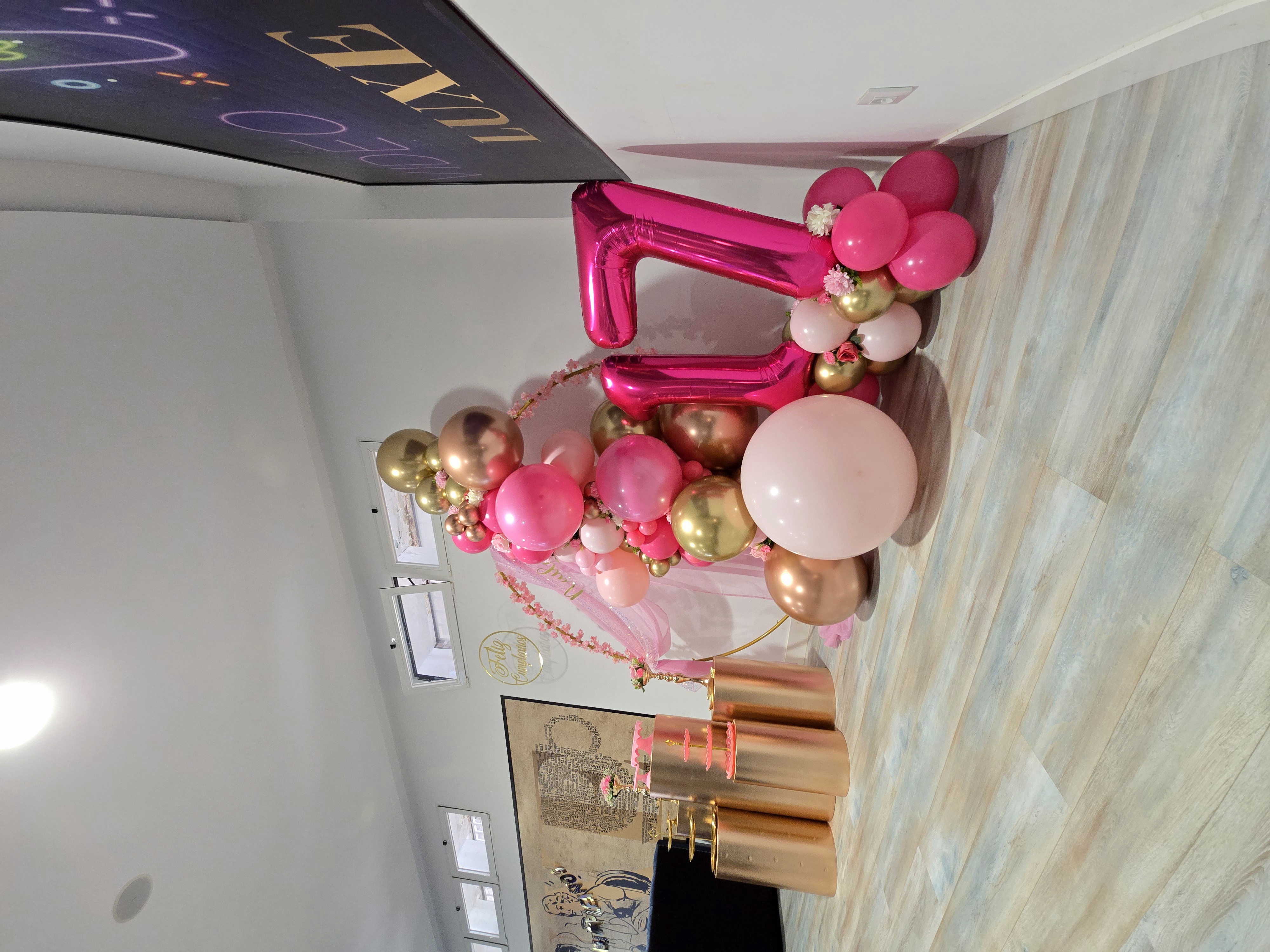 Set Rosé Glamur — Photocall rosa & dorado con velo