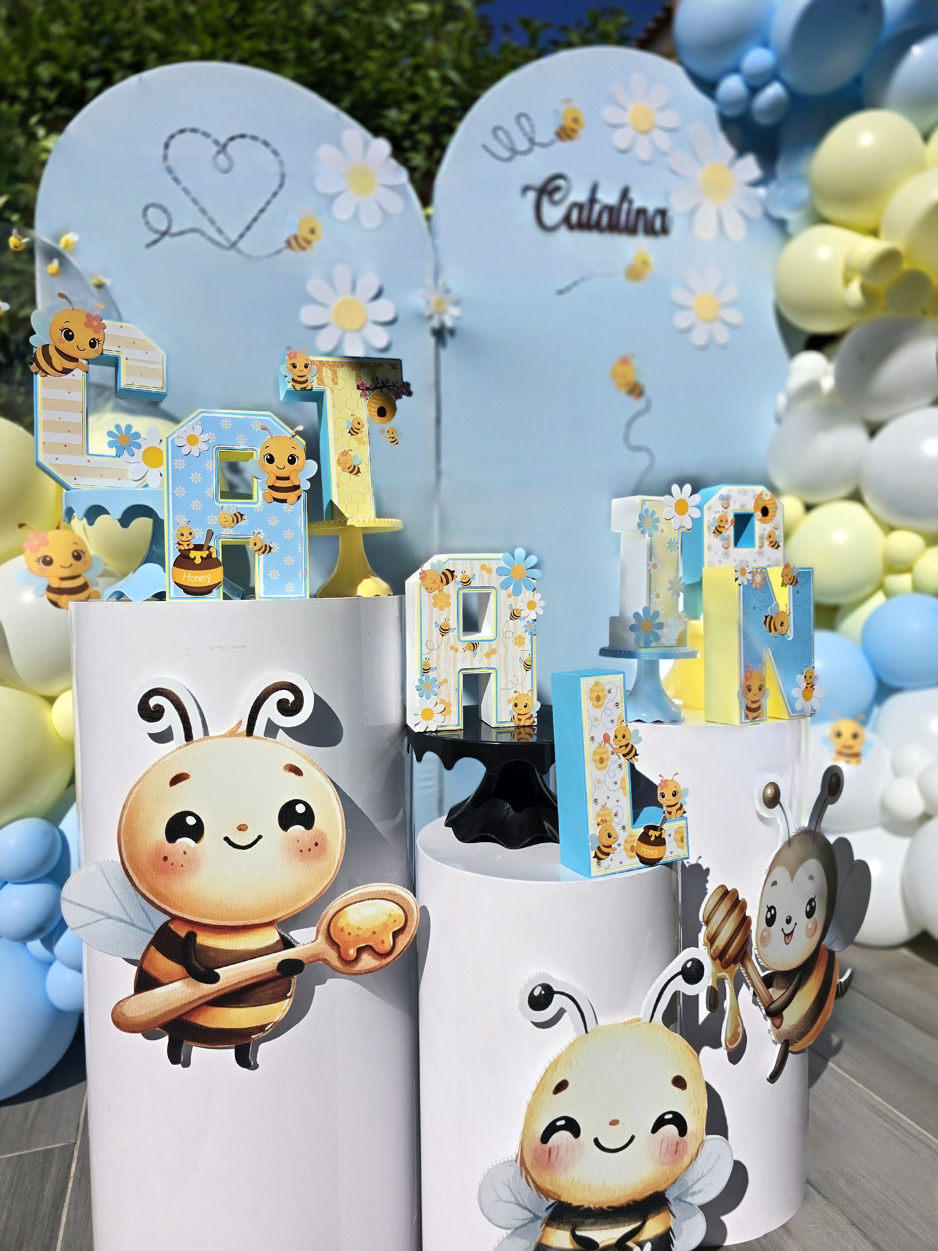 Set Bee Pastel — Photocall azul con abejitas y margaritas