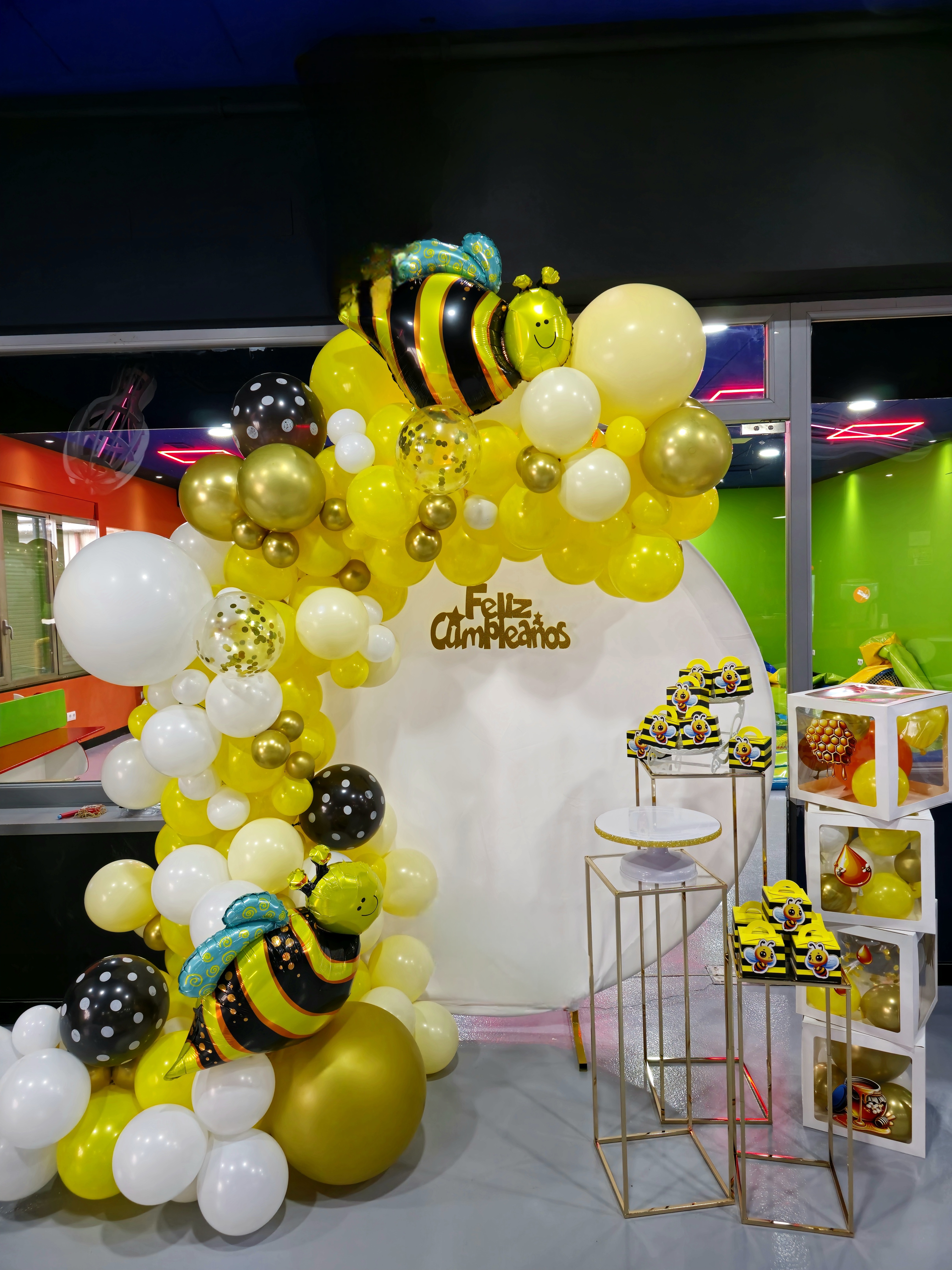 Set Bee Party — Photocall abejitas amarillo & dorado