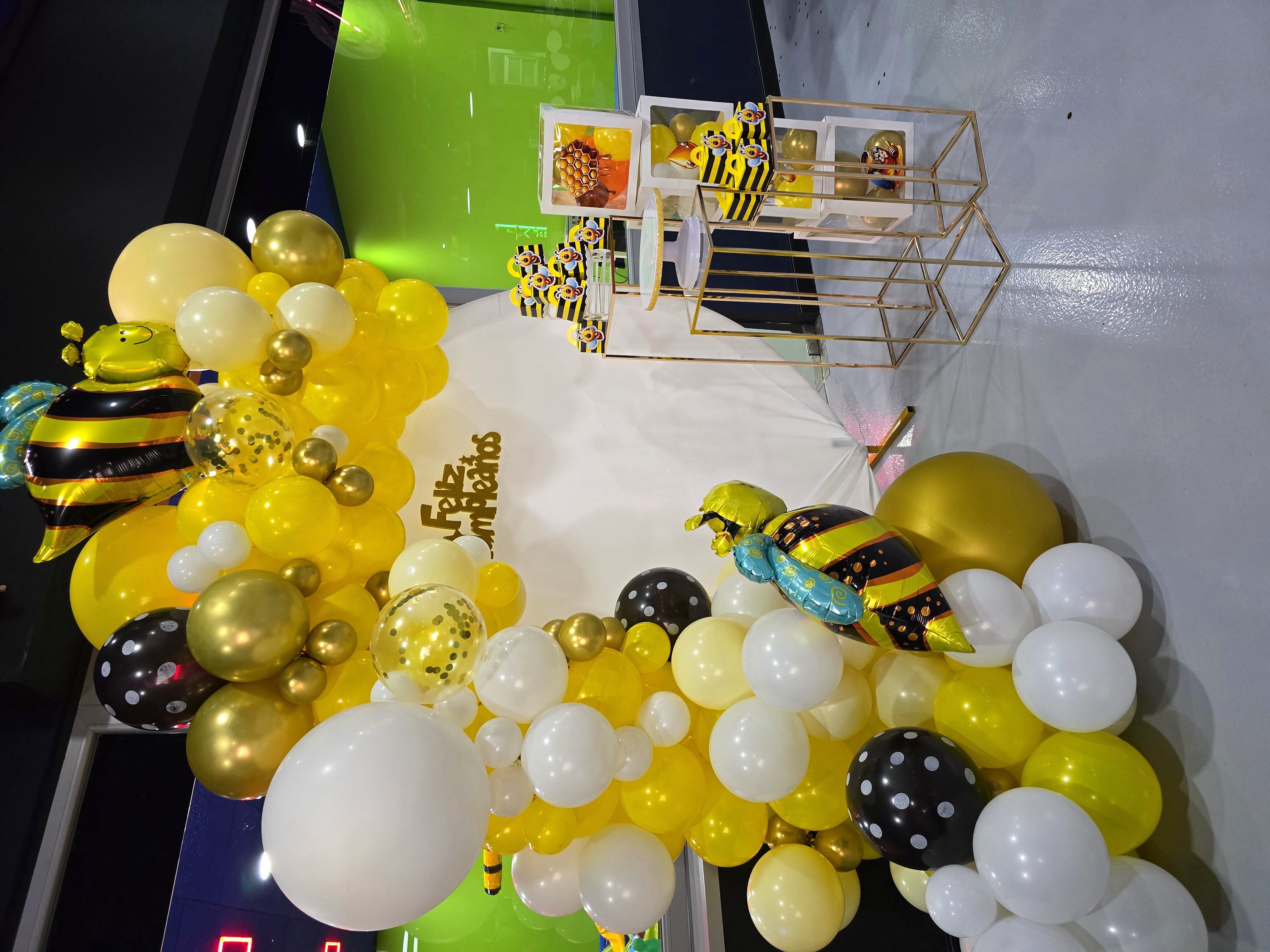 Set Bee Party — Photocall abejitas amarillo & dorado