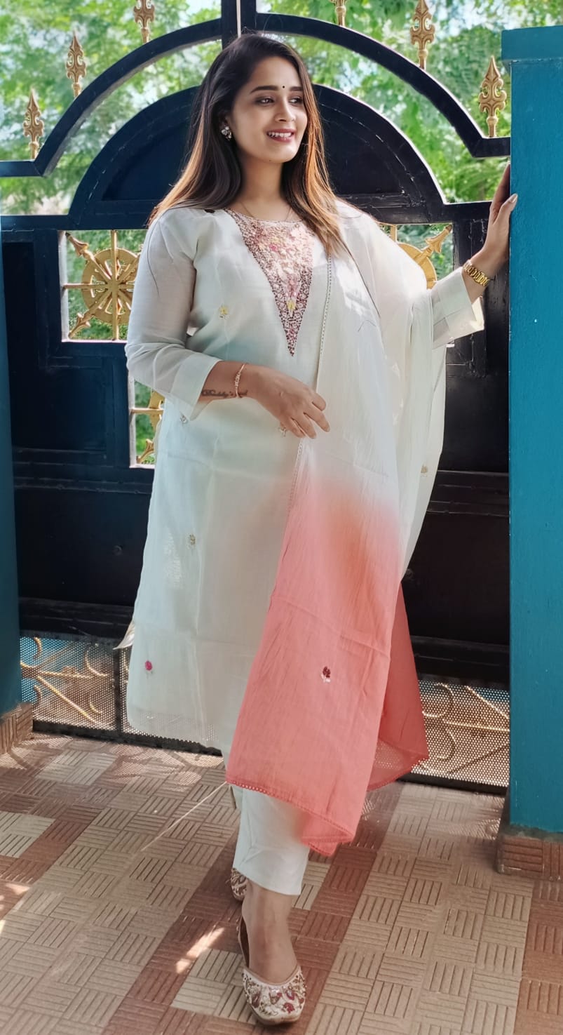 Elegant Embroidered Kurti Set