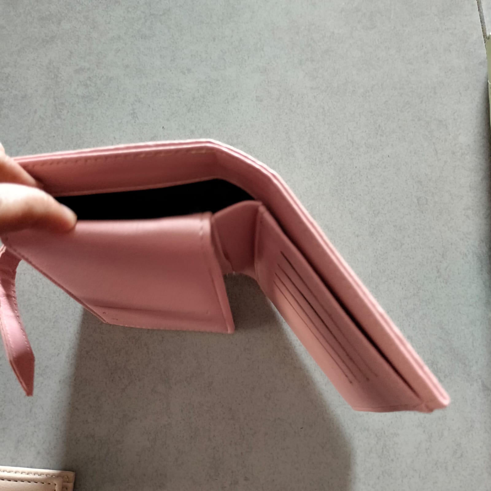 Dompet kulit wanita warna pink