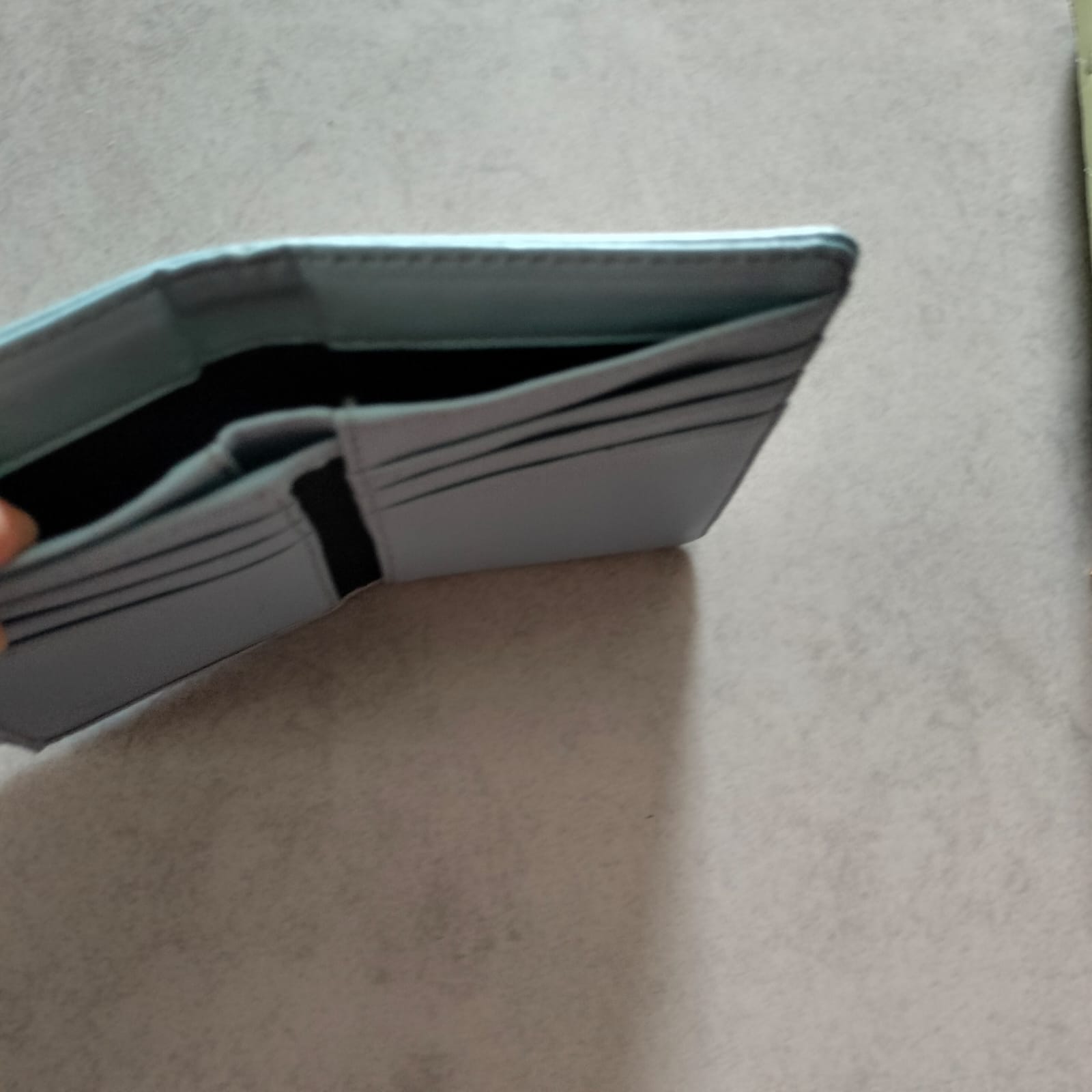 Dompet kulit biru muda