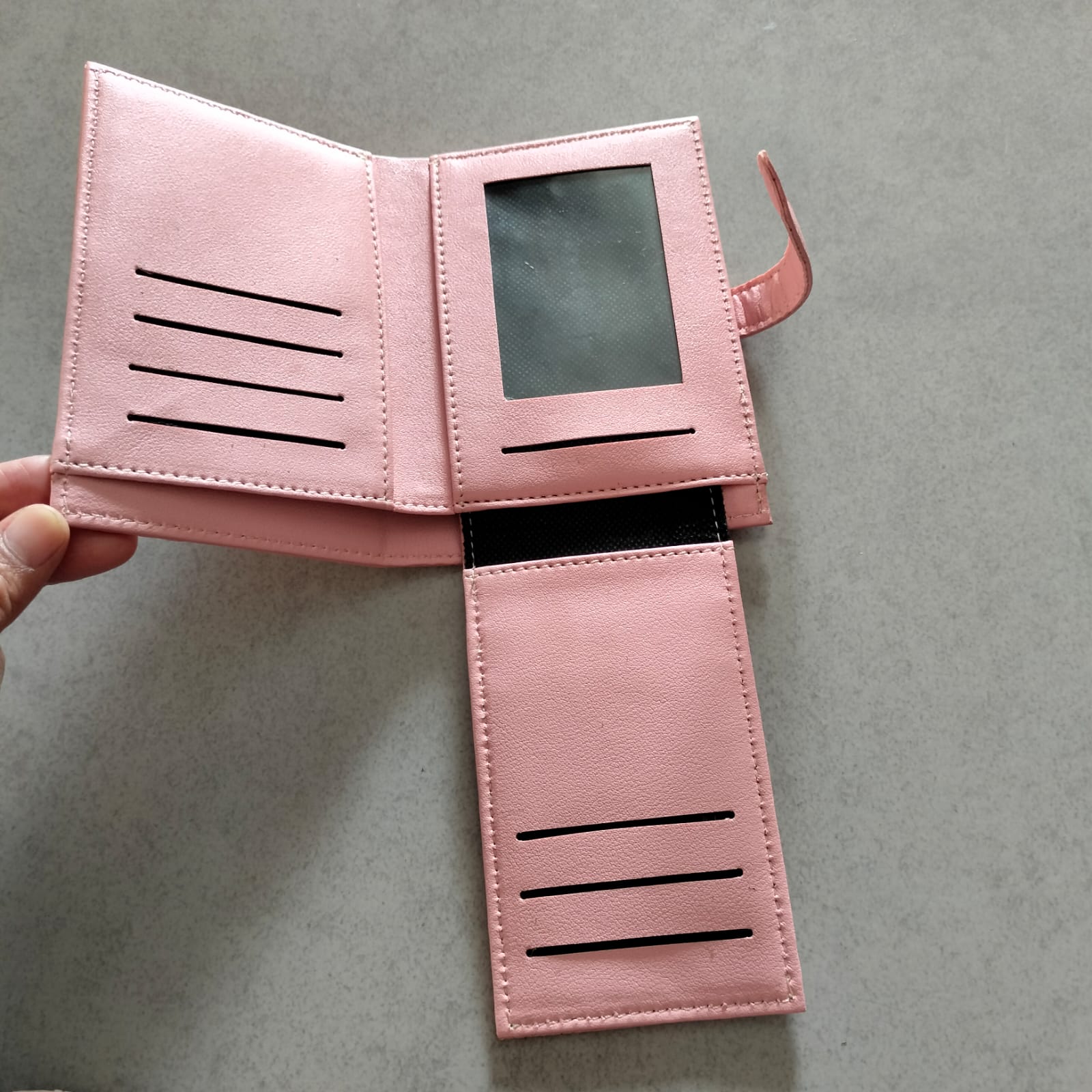 Dompet kulit wanita warna pink
