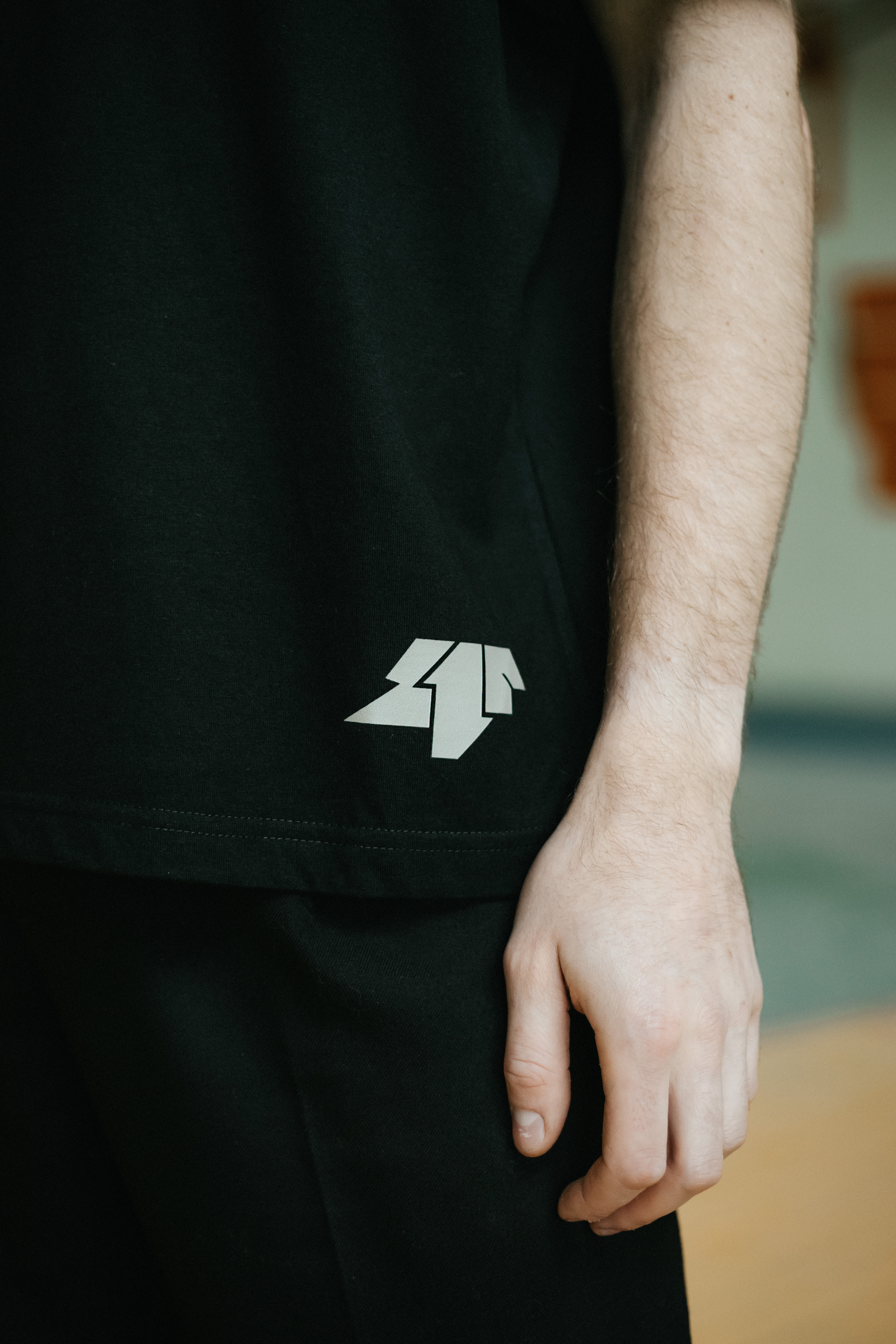 Juodos spalvos marškinėliai