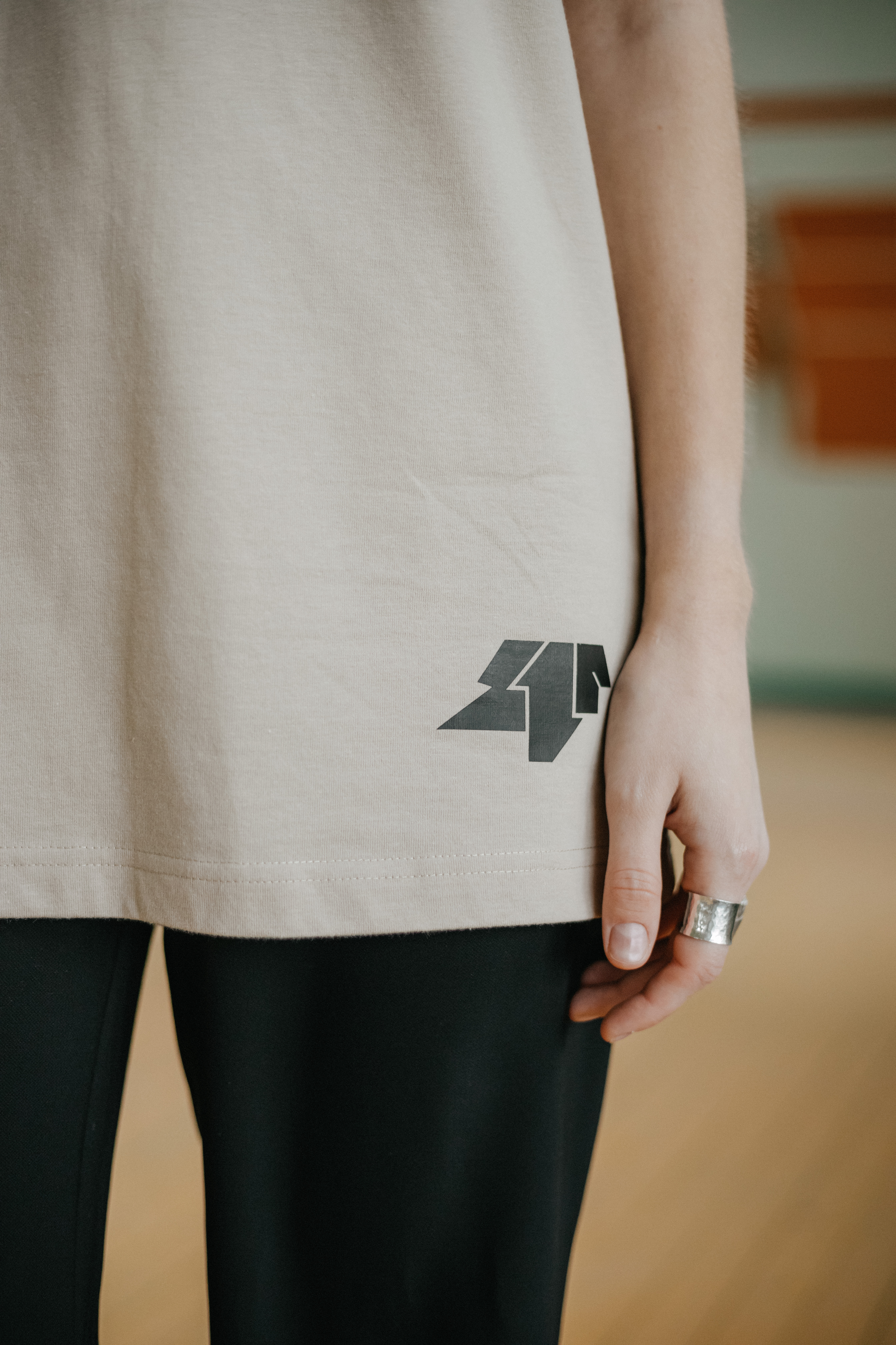 Smėlio spalvos marškinėliai