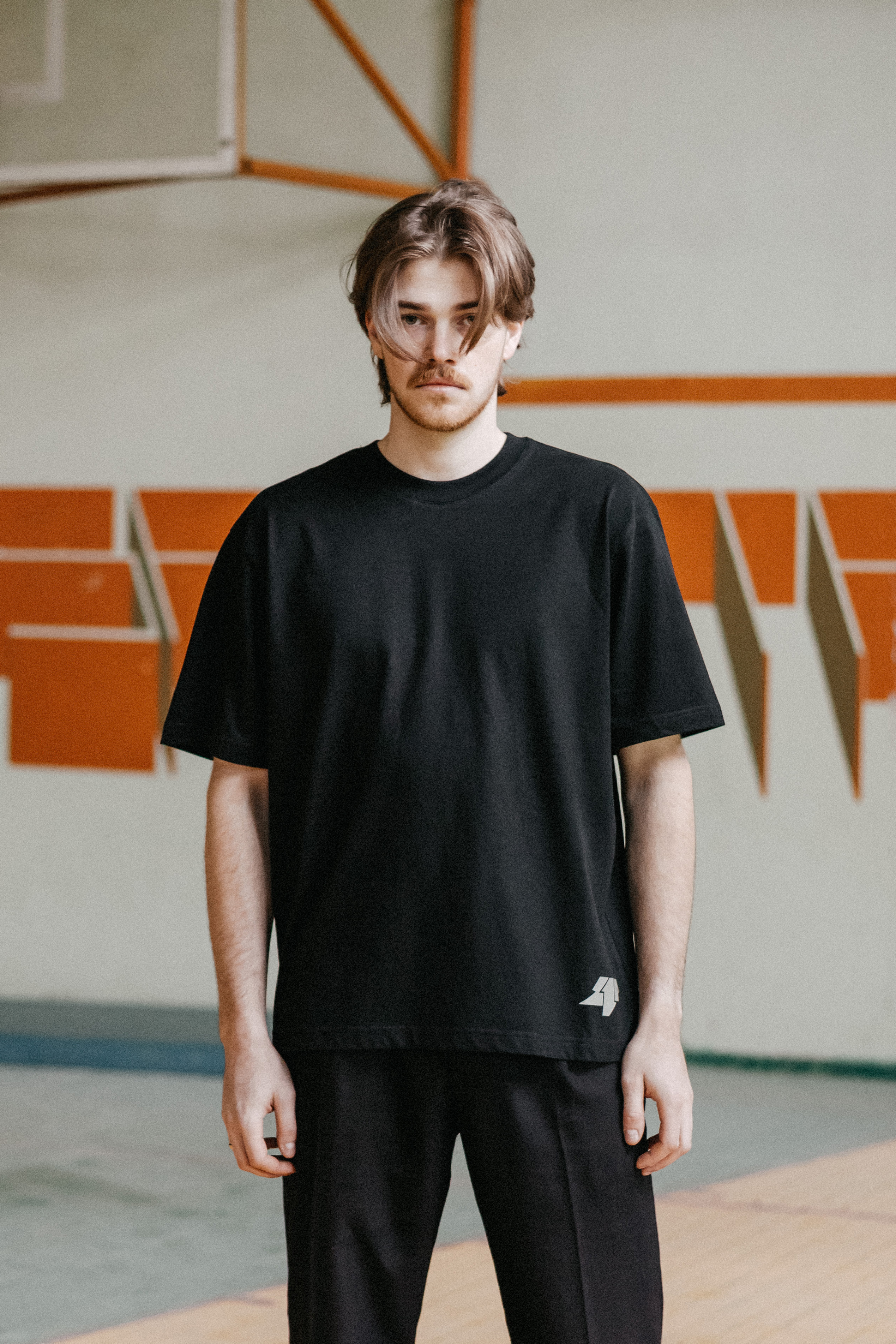 Juodos spalvos marškinėliai