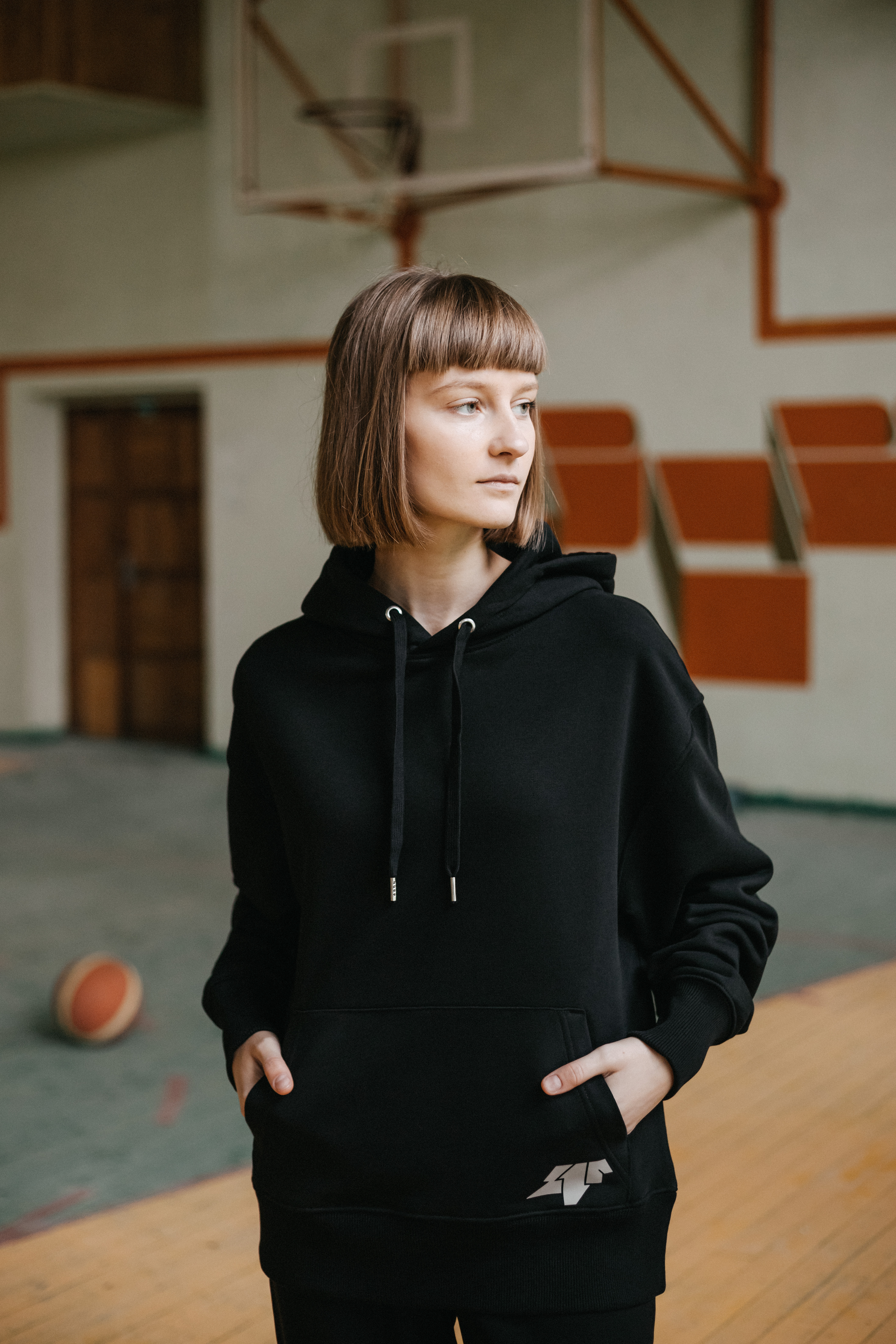 Juodos spalvos džemperis