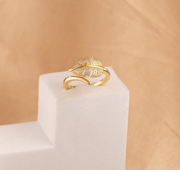 ANILLO HOJA CIRCONES DORADO 