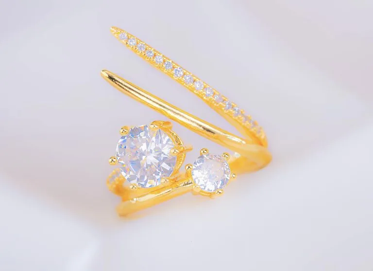 Anillo Aurum Dorado "Doble Brillo"