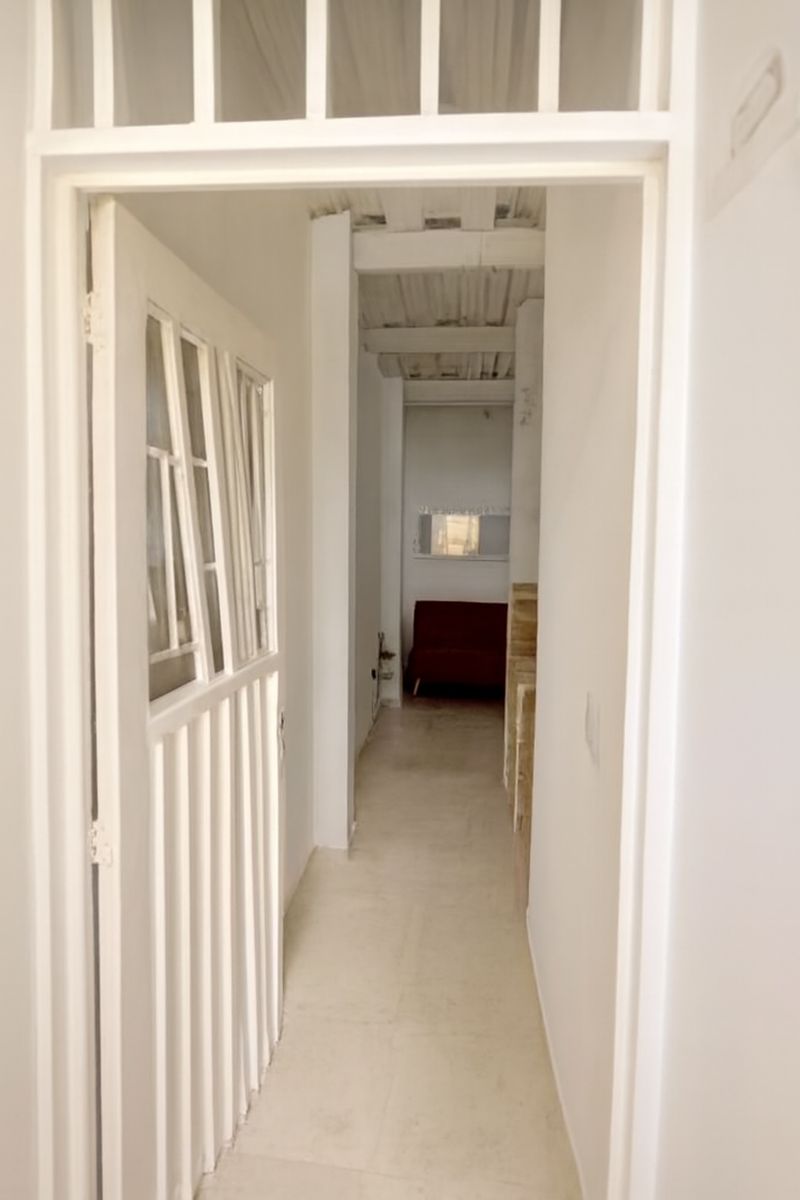 Apartamento de 1 dormitorioCada habitación cuenta con su propia tarifa, características y servicios. Por favor revisa la imagen y la descripción correspondiente a cada una antes de reservar. Los precios son por persona (o por habitación, según apliq