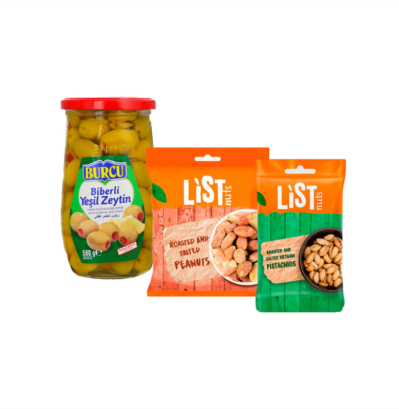 Aceitunas verdes y frutos secos surtidos