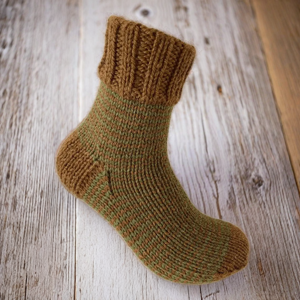 Hand Knit Women Wool Socks Toffee - Green