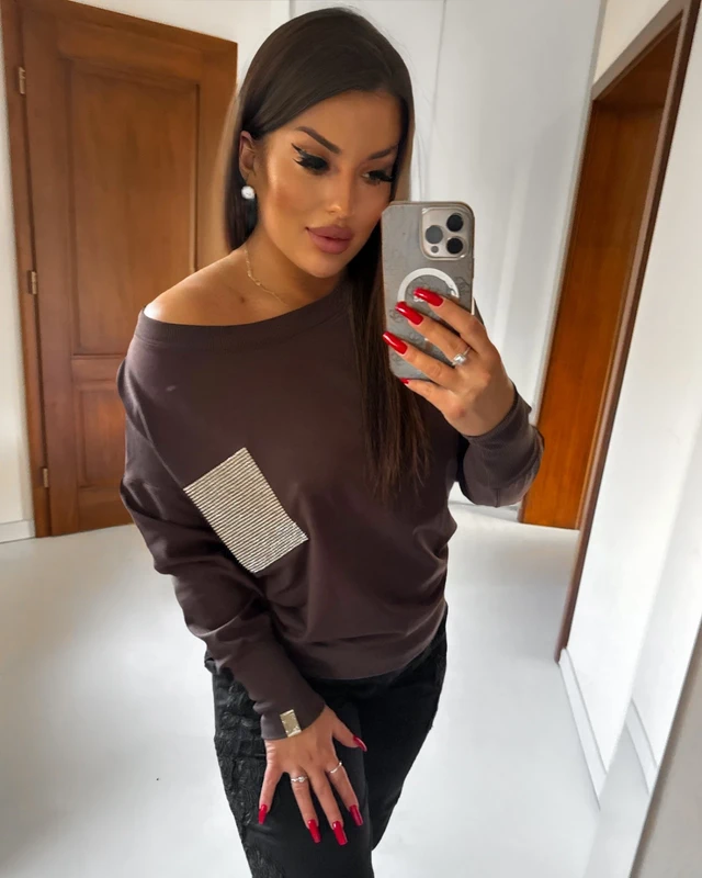 Czekoladowa bluza z ozdobną kieszenią