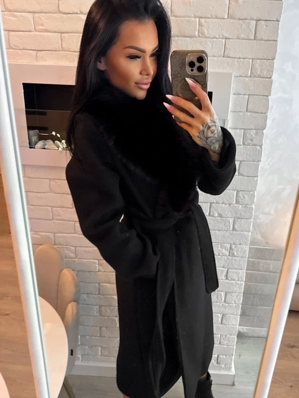 Elegancki czarny płaszcz damski