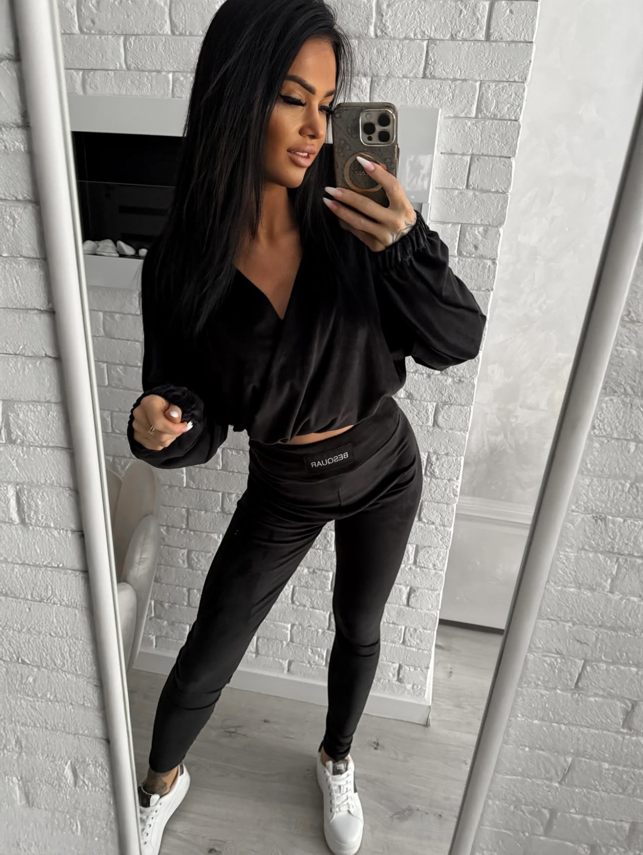Czarny zestaw dresowy damski