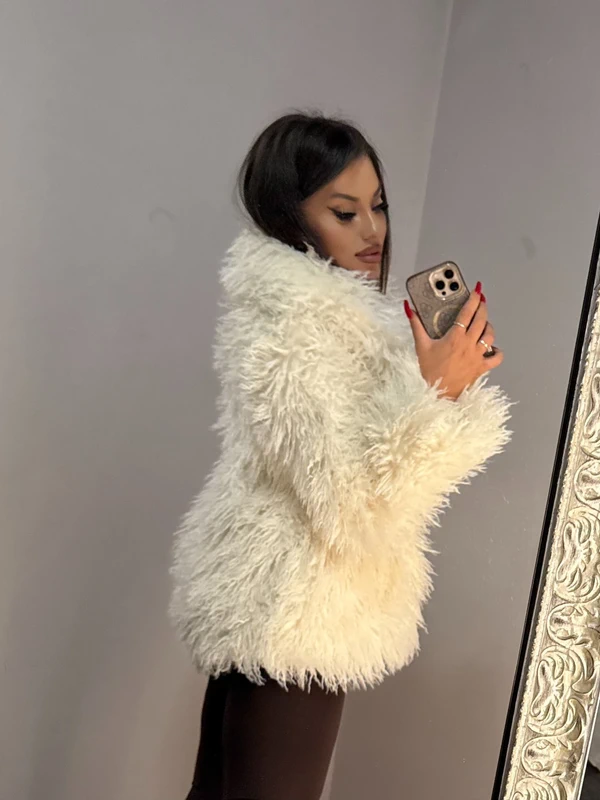 Biała futrzana kurtka damska