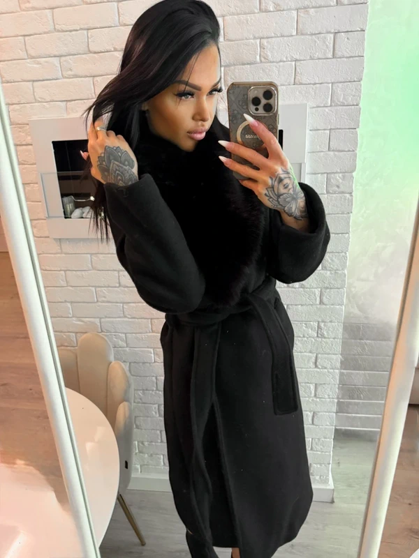 Elegancki czarny płaszcz damski