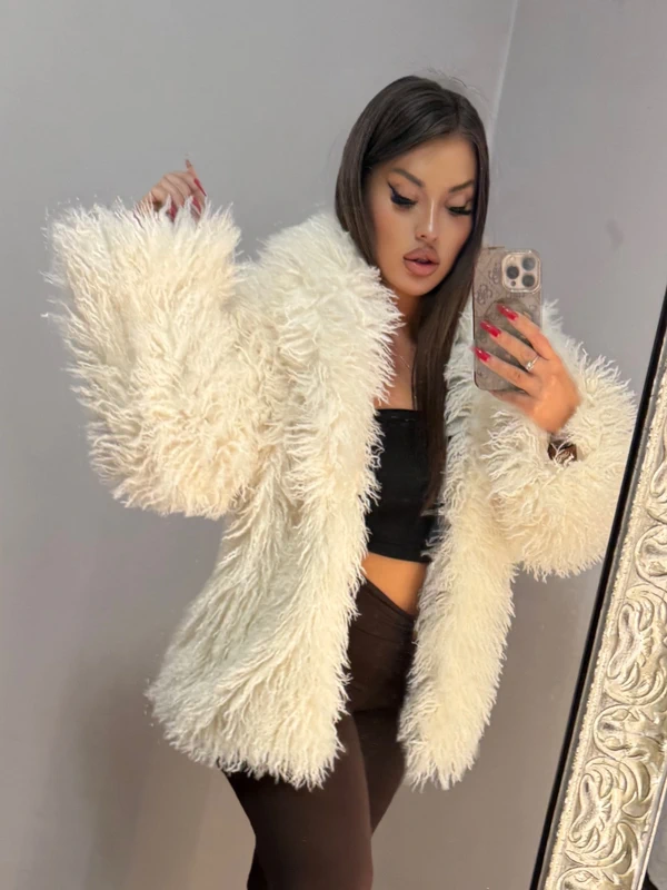 Biała futrzana kurtka damska