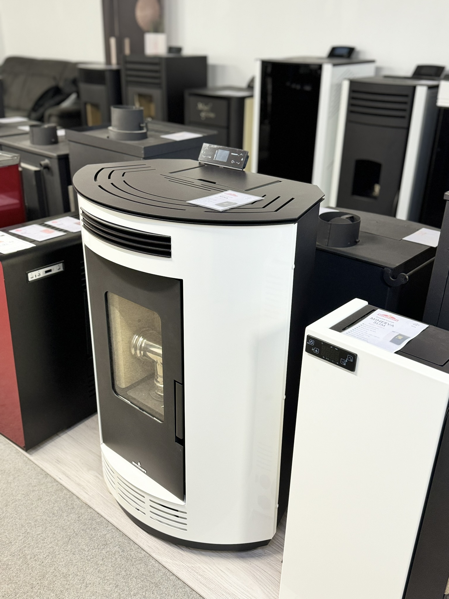 Kampinė granulinė krosnelė Bronpi Nina 9 kW