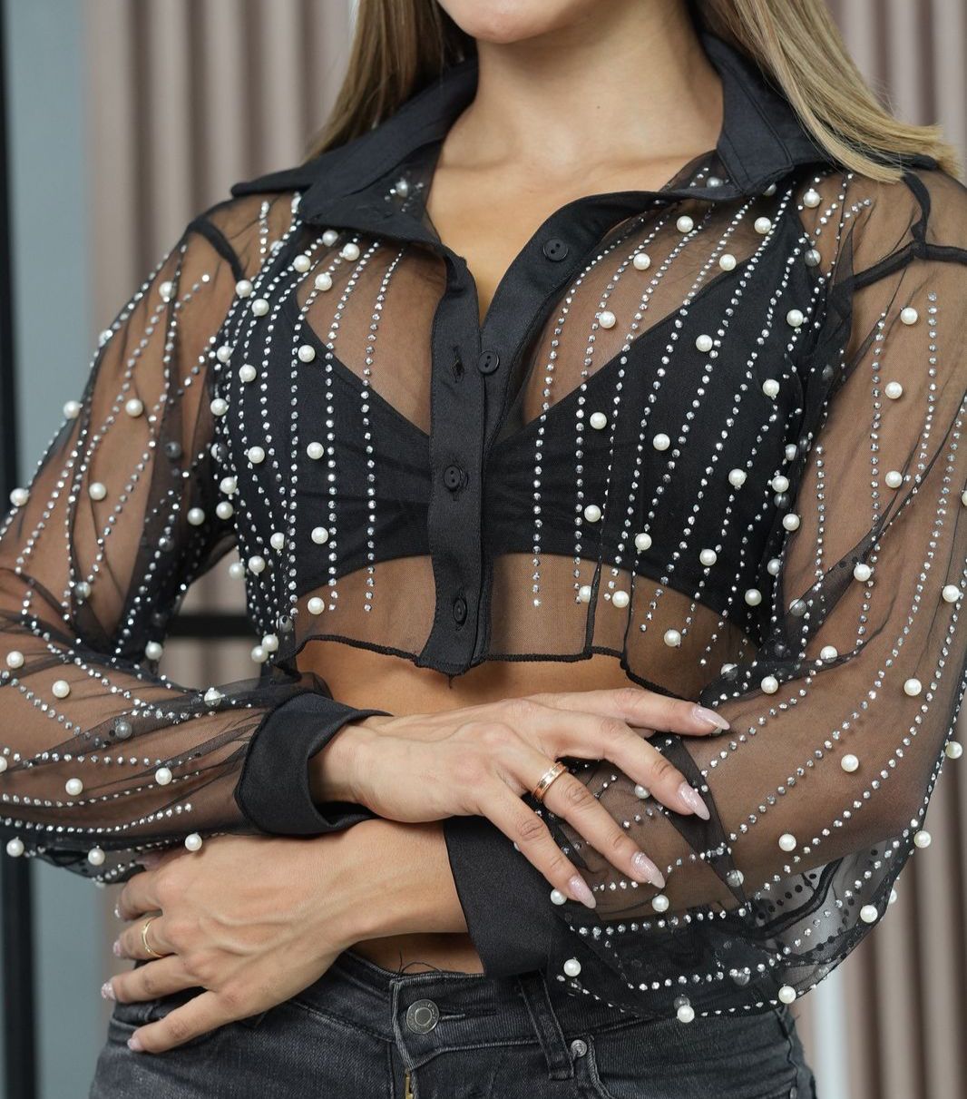 Blusa transparente con perlas + top