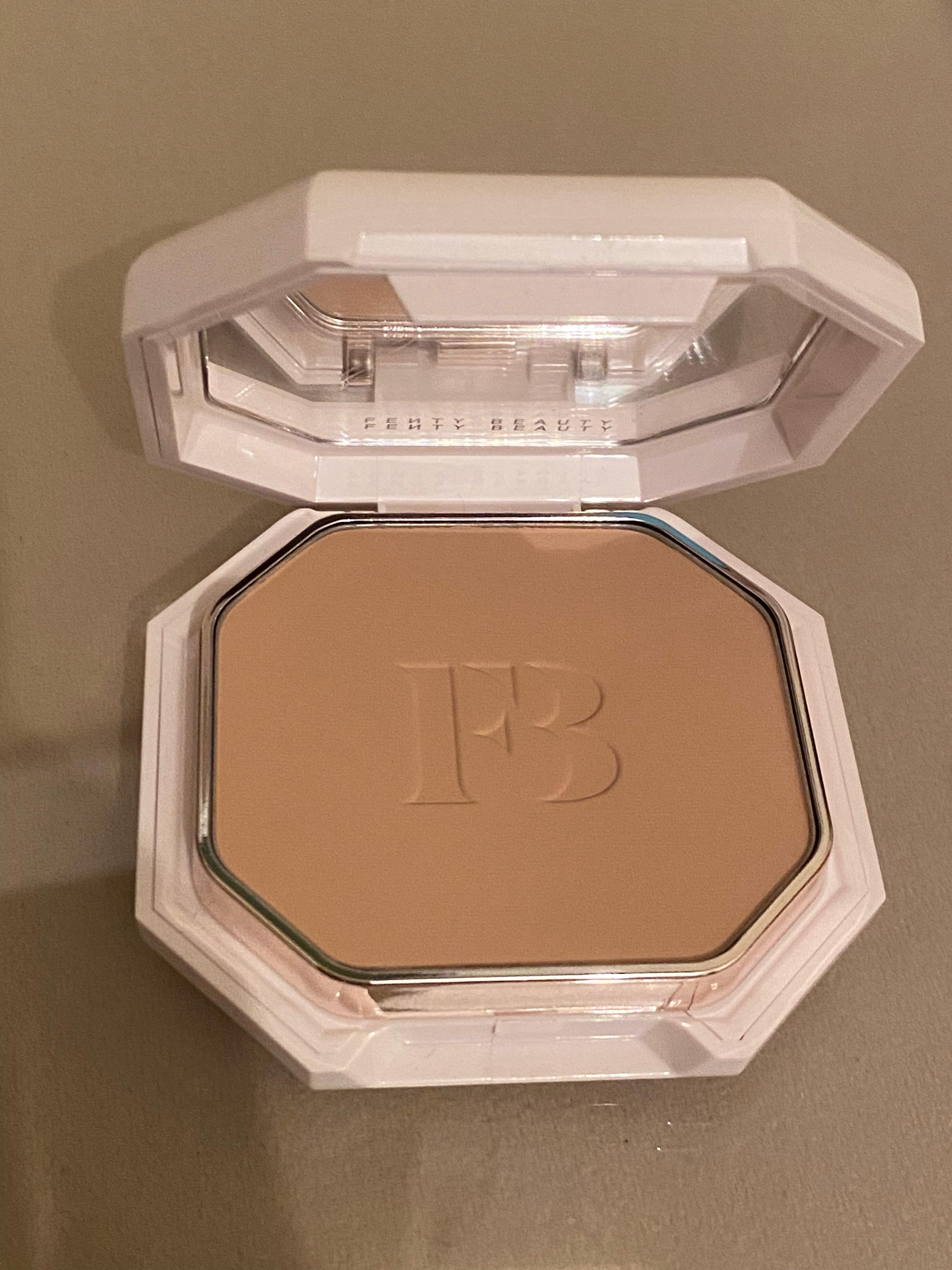 Fond de teint compact Fenty Beauty