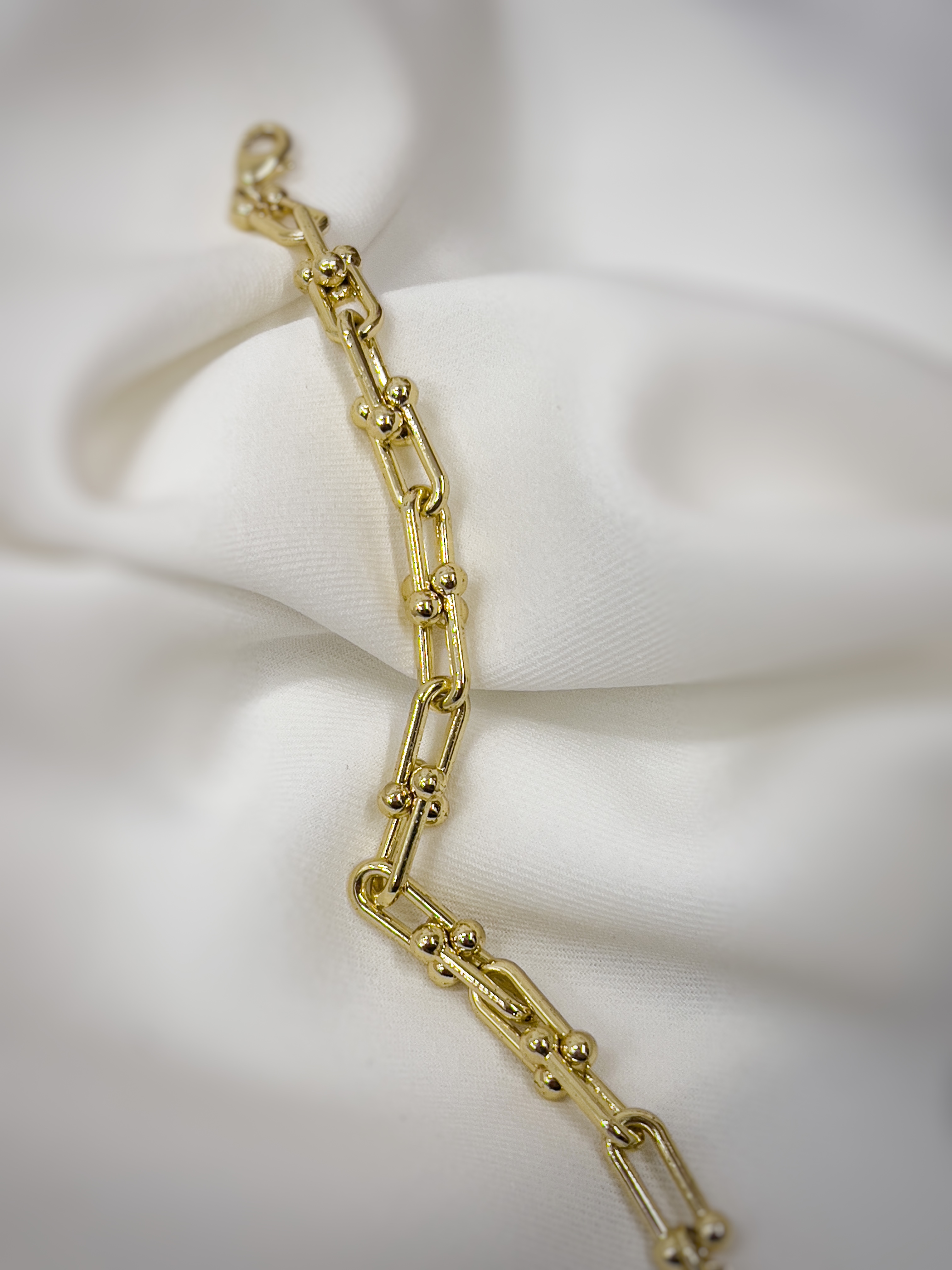 اسوارة تيفاني سادة