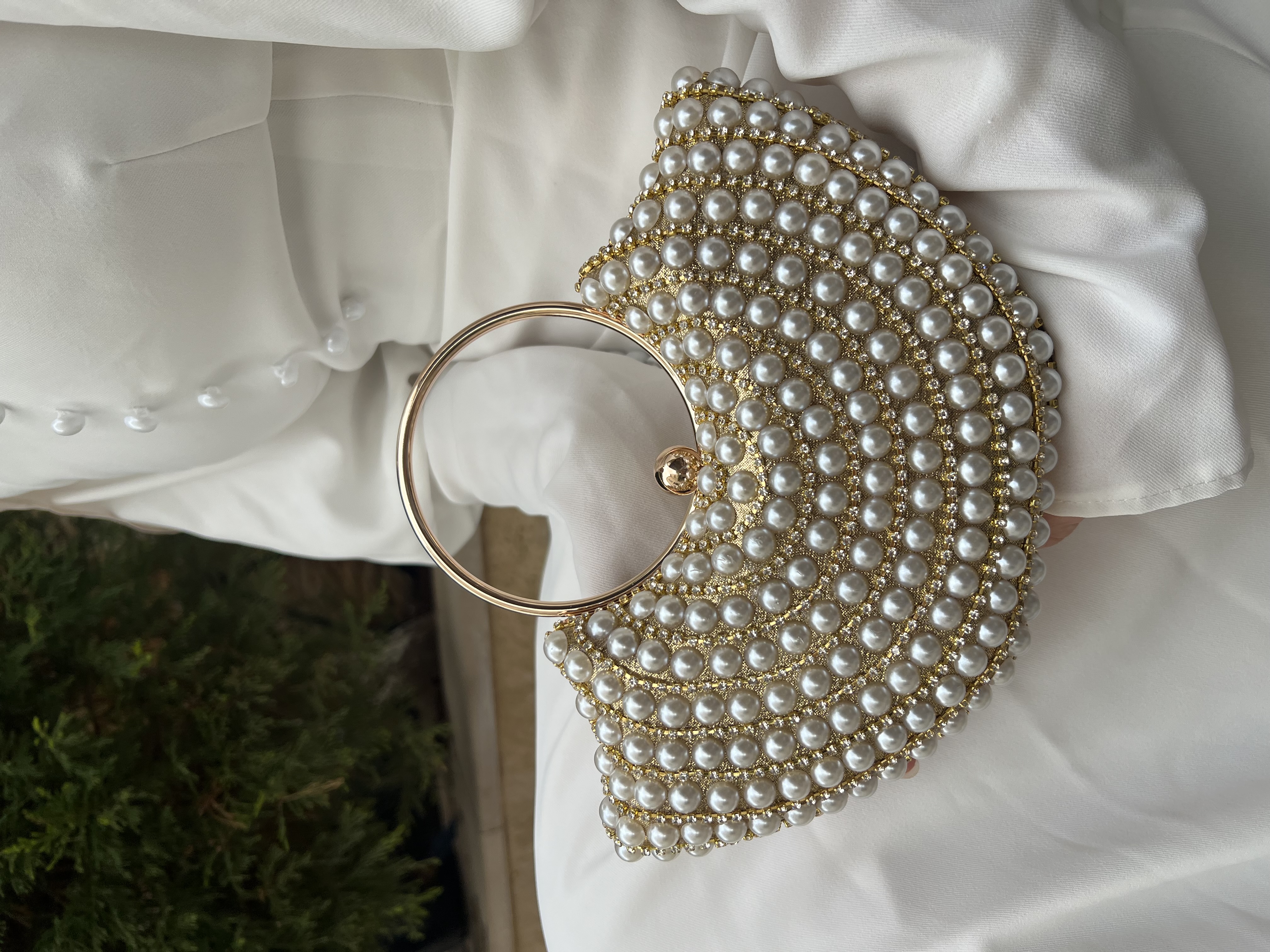 شنتة باللؤلؤ الابيض