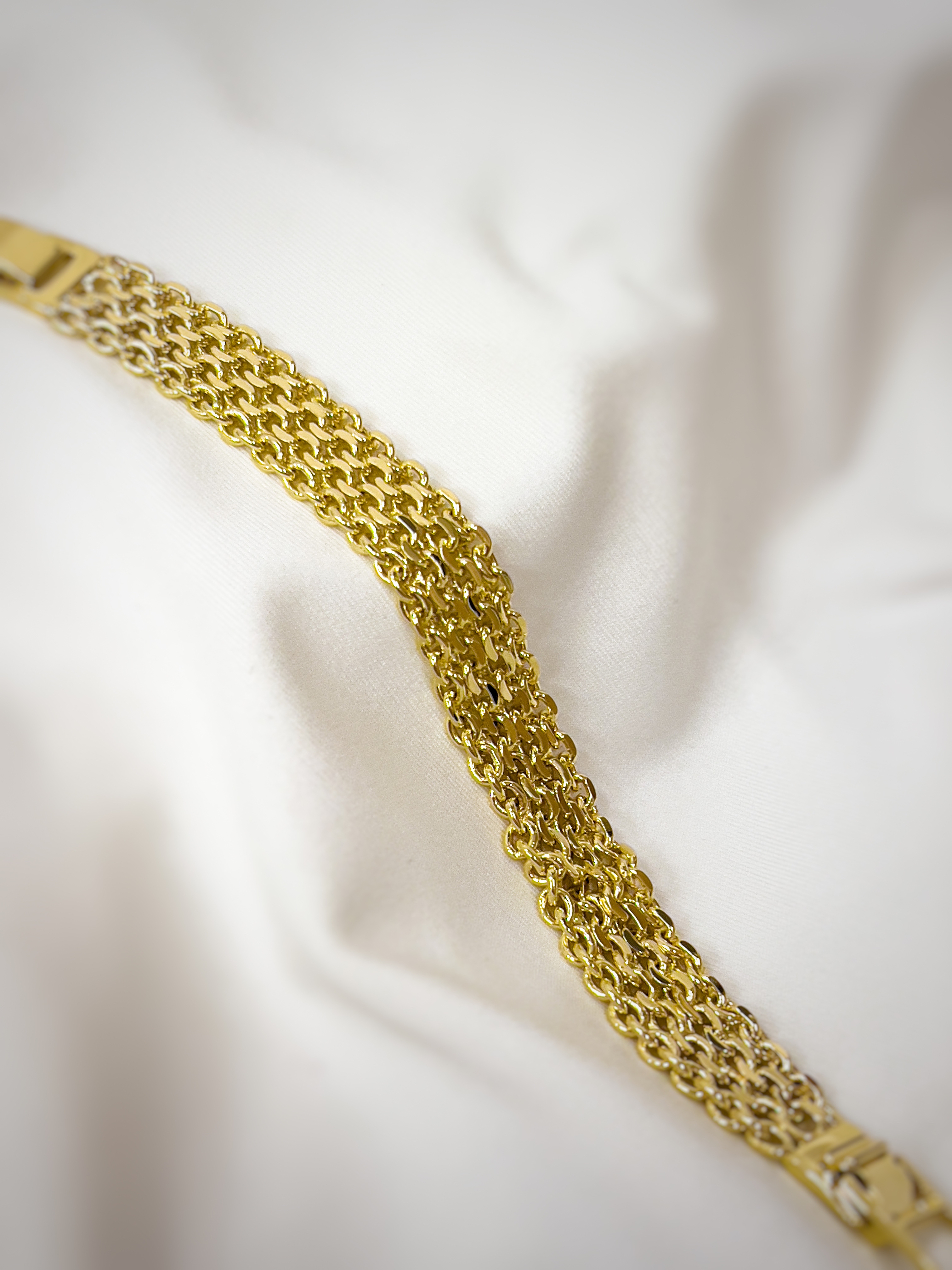 اسوار سحب مع قفل كبس