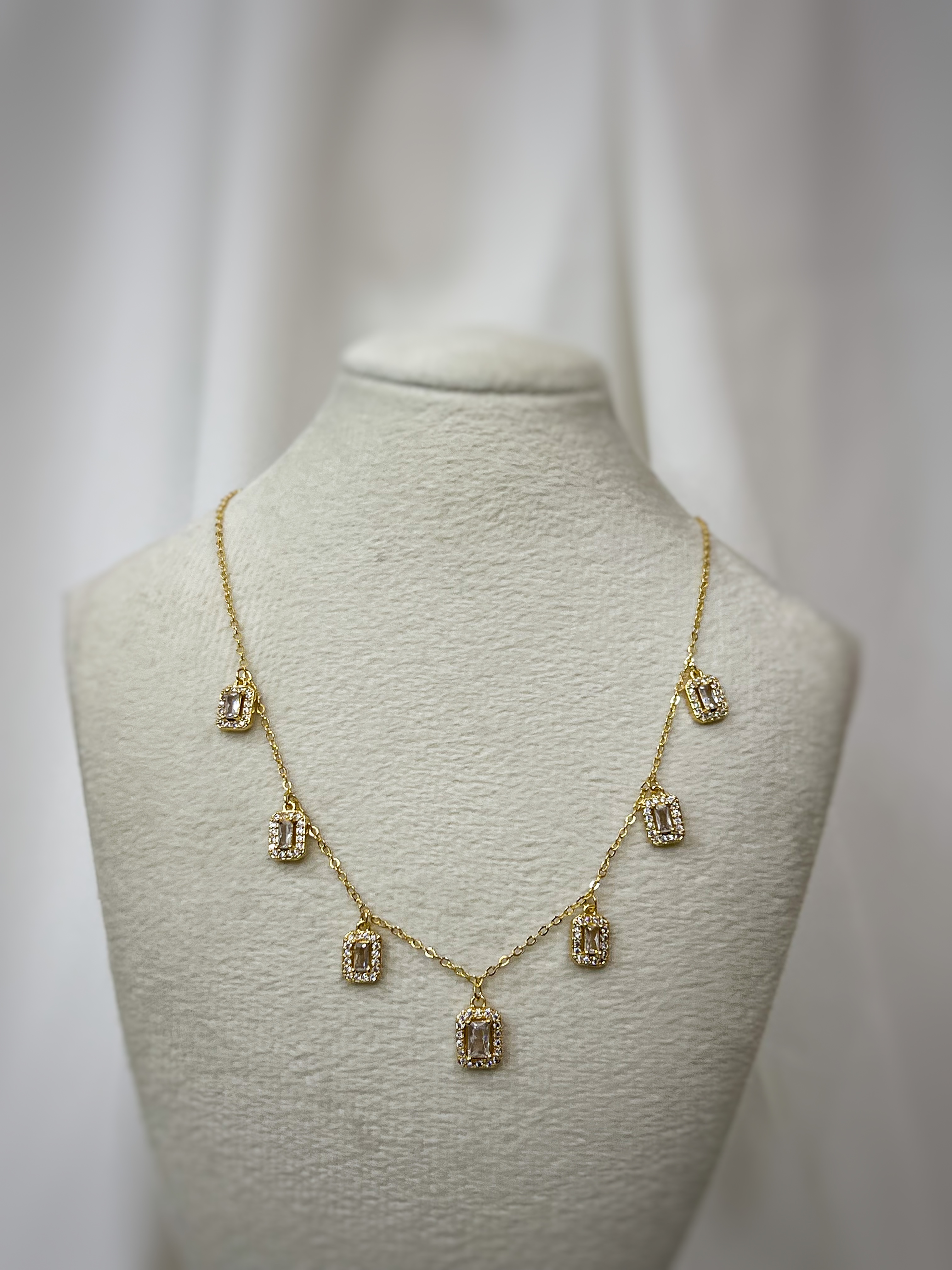 سنسال أحجار شكل مربعات 