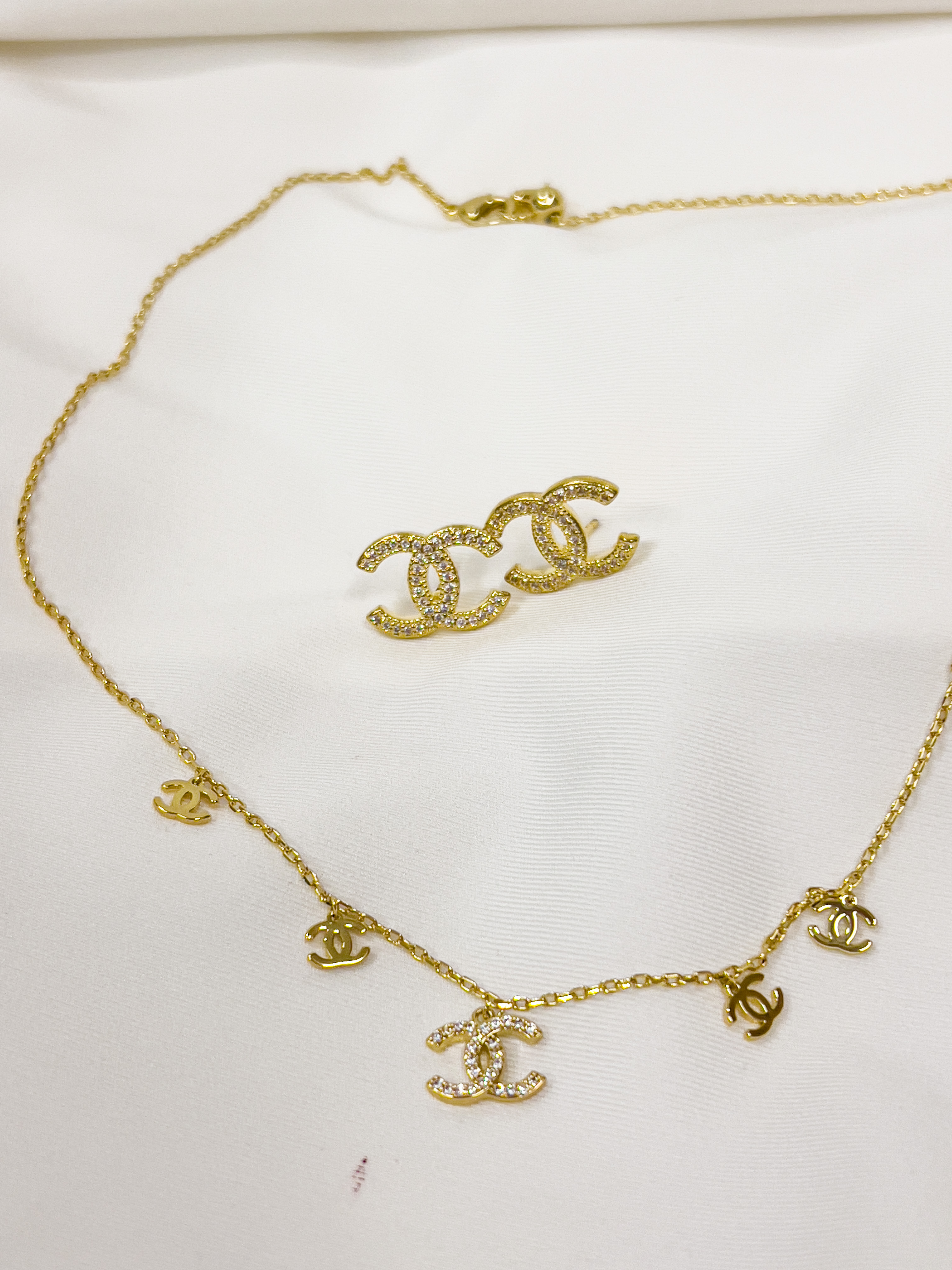 طقم CHANEL